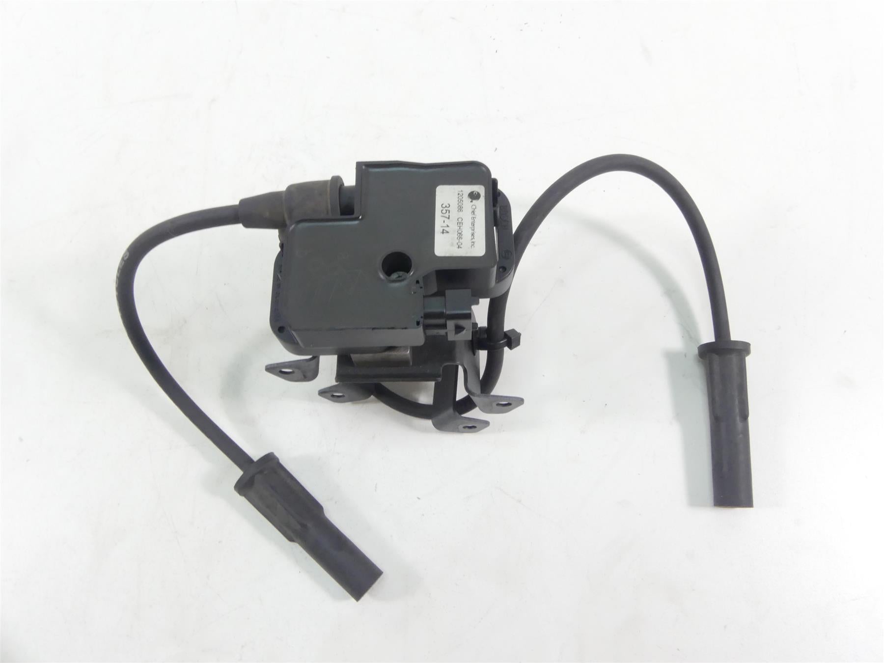 2015 Victory Cross Country 8 Ball Ignition Coil & Mount Bracket 4010425 2876049