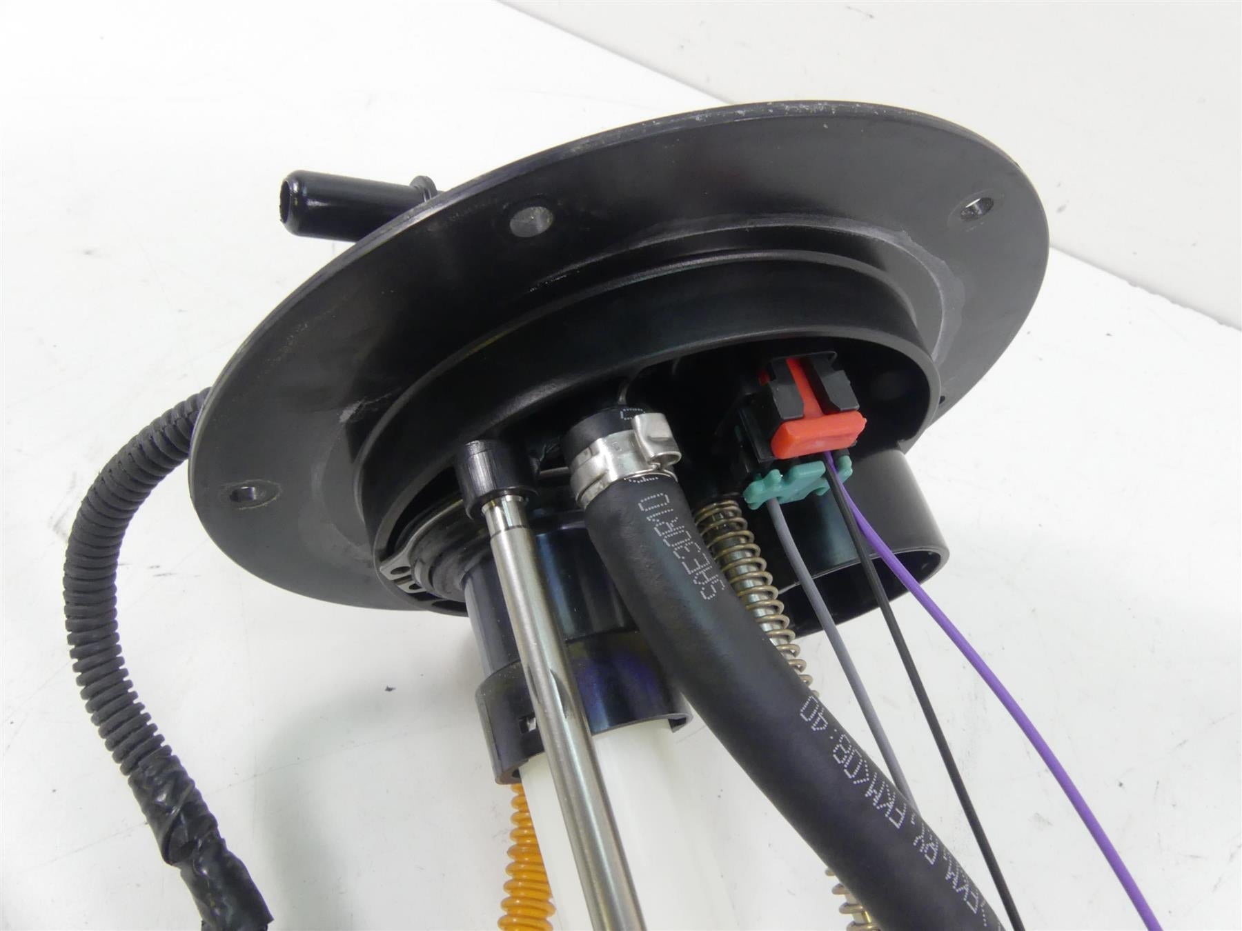 2011 Harley VRSCF Muscle Rod Fuel Gas Petrol Pump - Tested 75310-07 {{ shop.shopifyCountryName }} - Mototech271