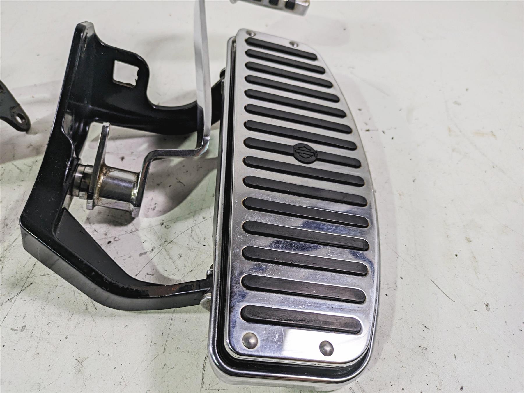 2002 Harley FLSTC Softail Heritage Left Right Chrome Floor Board Set 33630-00A {{ shop.shopifyCountryName }} - Mototech271