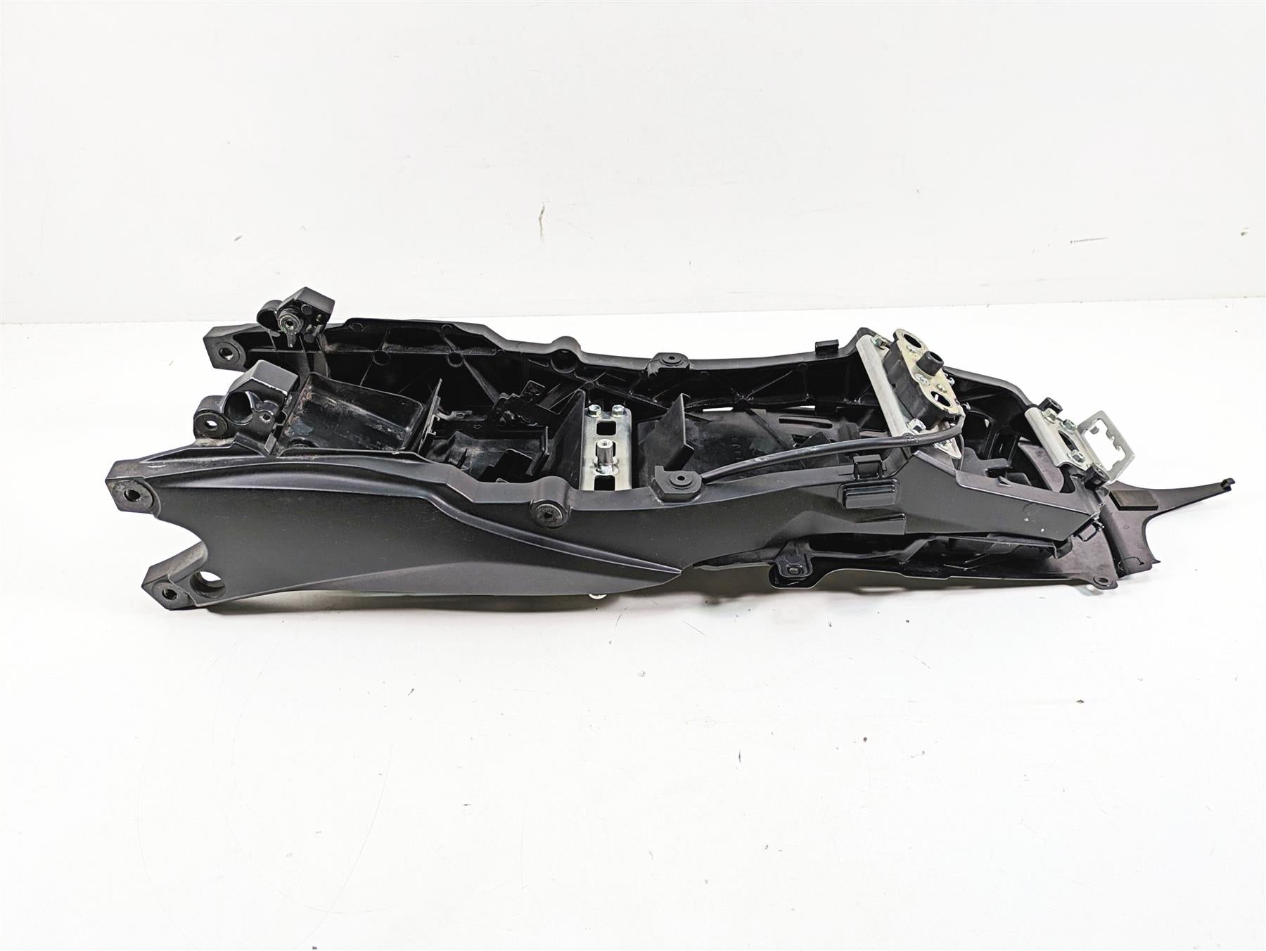 2022 Suzuki GSXR 750 Subframe Inner Fender Set 41211-14J00-YUG 41221-14J00-YUG {{ shop.shopifyCountryName }} - Mototech271