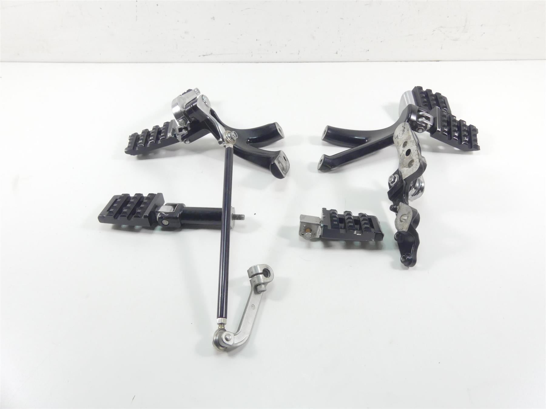 2018 Harley FXBRS Softail Breakout Front Rear Footpeg Foot Controls 33600134 {{ shop.shopifyCountryName }} - Mototech271