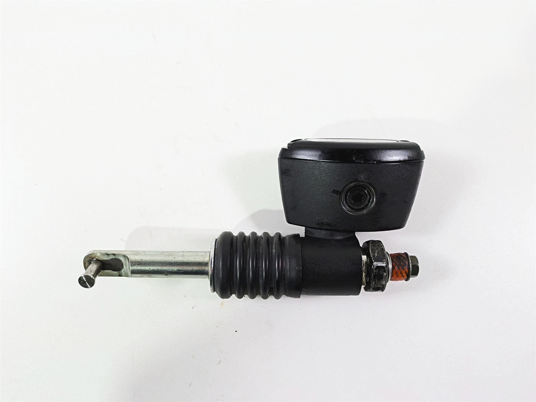 2016 Indian Chief Classic Rear Brake Master Cylinder 2205153 2206306 1911990-463 {{ shop.shopifyCountryName }} - Mototech271