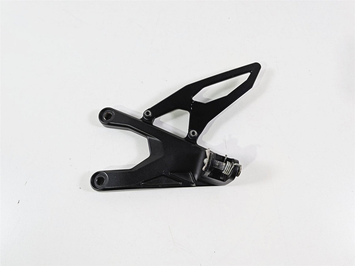 2016 Yamaha YZF R1 RN32 Front Left Foot Peg Mount 2CR-27442-00-00 {{ shop.shopifyCountryName }} - Mototech271