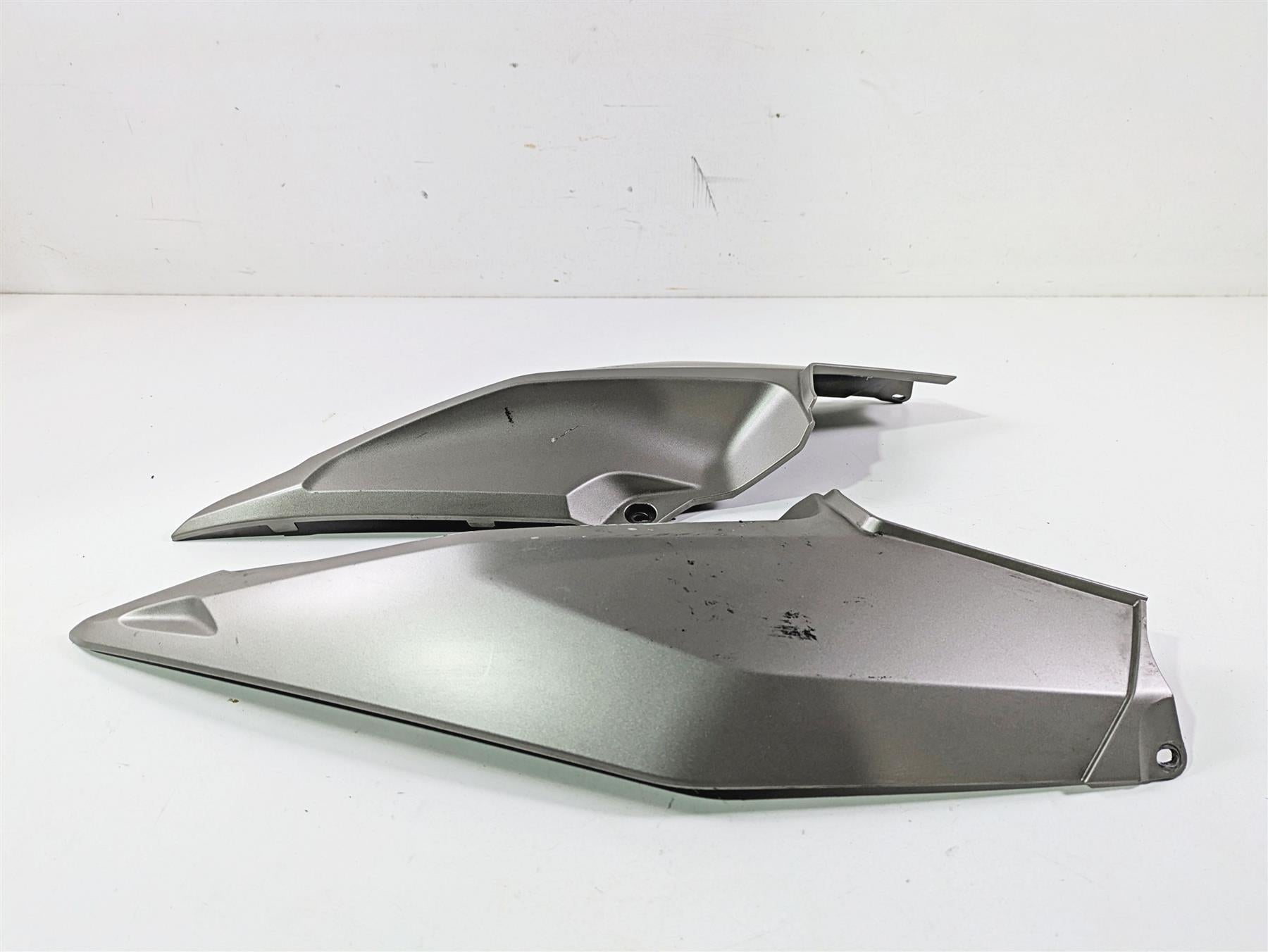 2014 BMW K1600 GTL K48 Upper Tank Side Cover Fairing Set 46637710454 {{ shop.shopifyCountryName }} - Mototech271