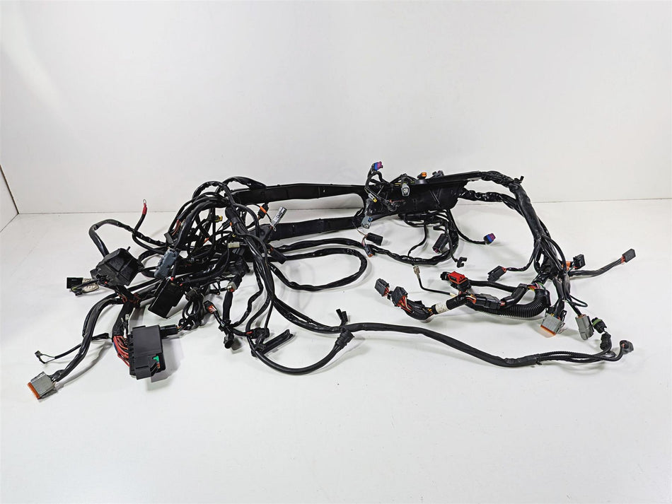 2006 Harley Touring FLHTCU SE CVO Electra Glide Wiring Harness - Read 70992-06-Mototech271