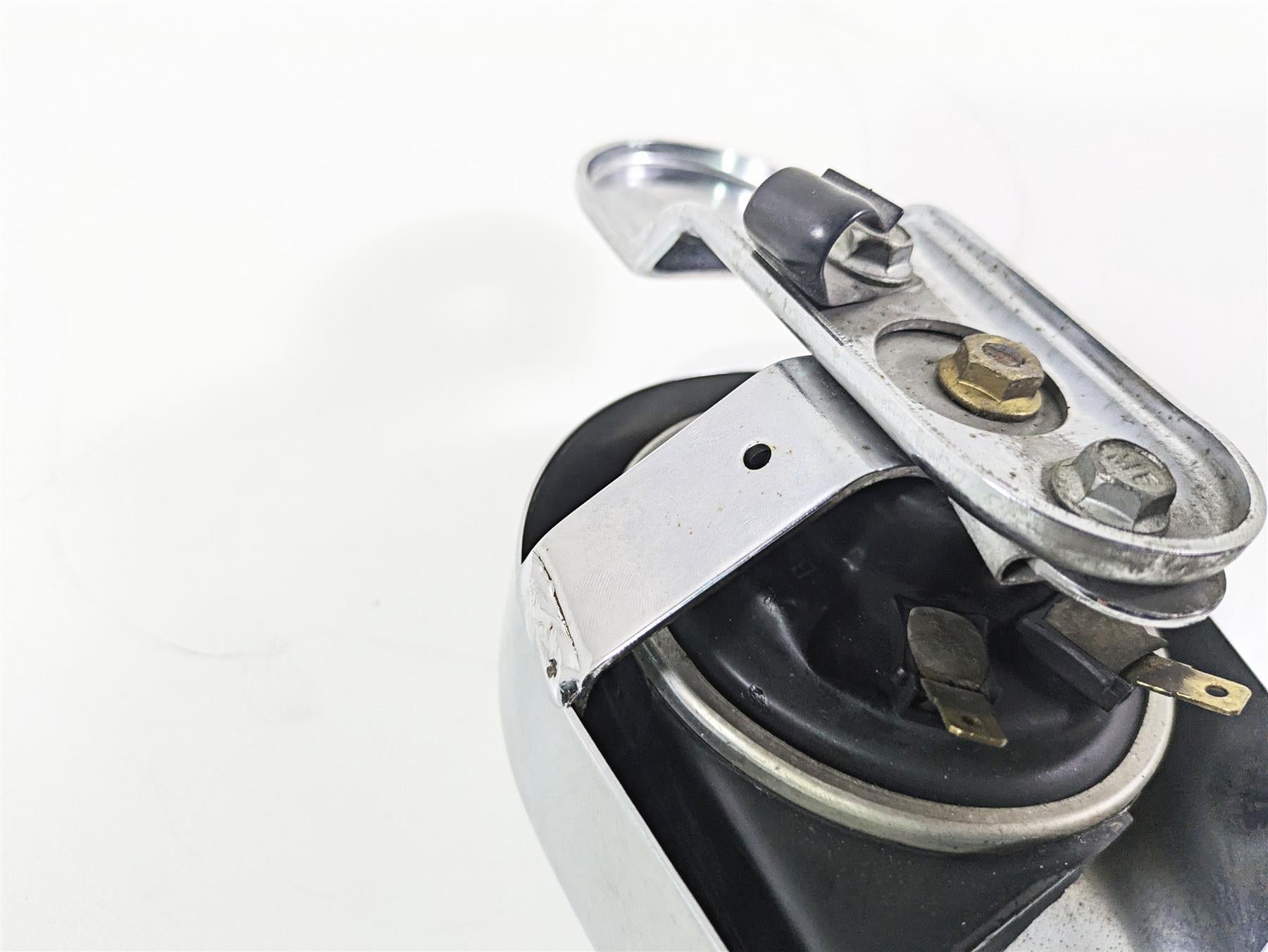 1996 Harley Touring FLHTCUI Electra Glide Horn With Chrome Cover 61300478A {{ shop.shopifyCountryName }} - Mototech271
