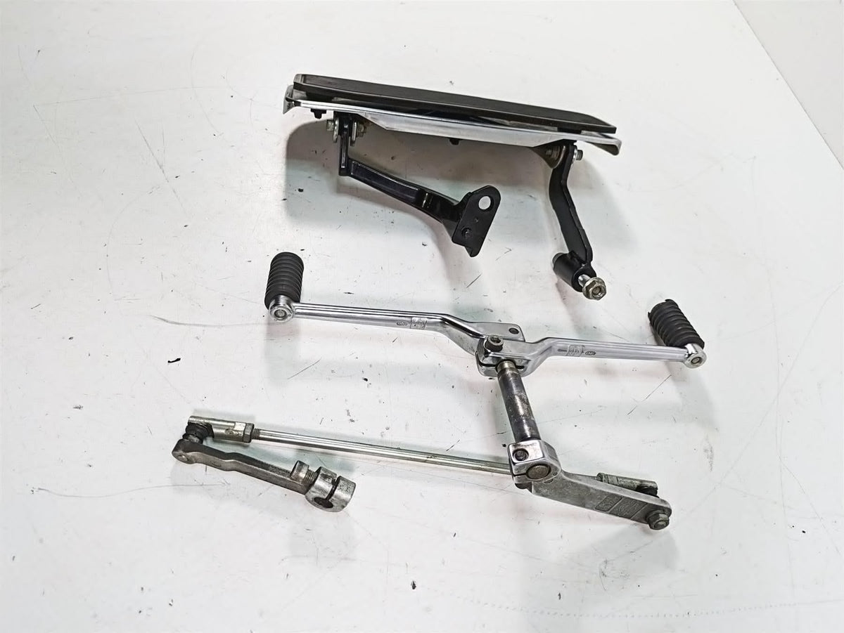 2011 Harley Touring FLHR Road King Front Left Floorboard & Shifter 50621-06 {{ shop.shopifyCountryName }} - Mototech271