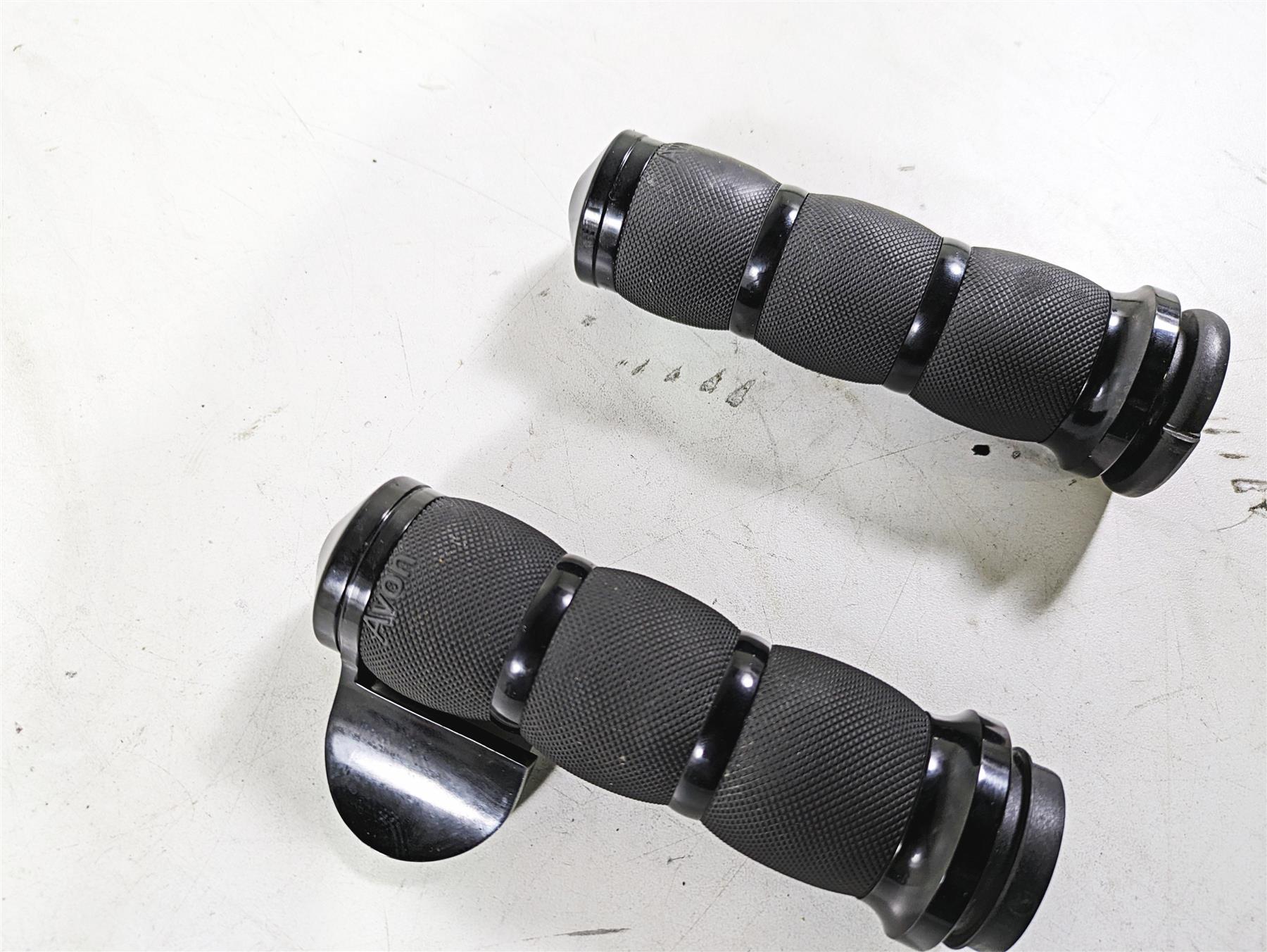 2017 Harley Touring FLTRXS Road Glide Avon Air Cushion Hand Grips AIR-90-AN-B-FL {{ shop.shopifyCountryName }} - Mototech271