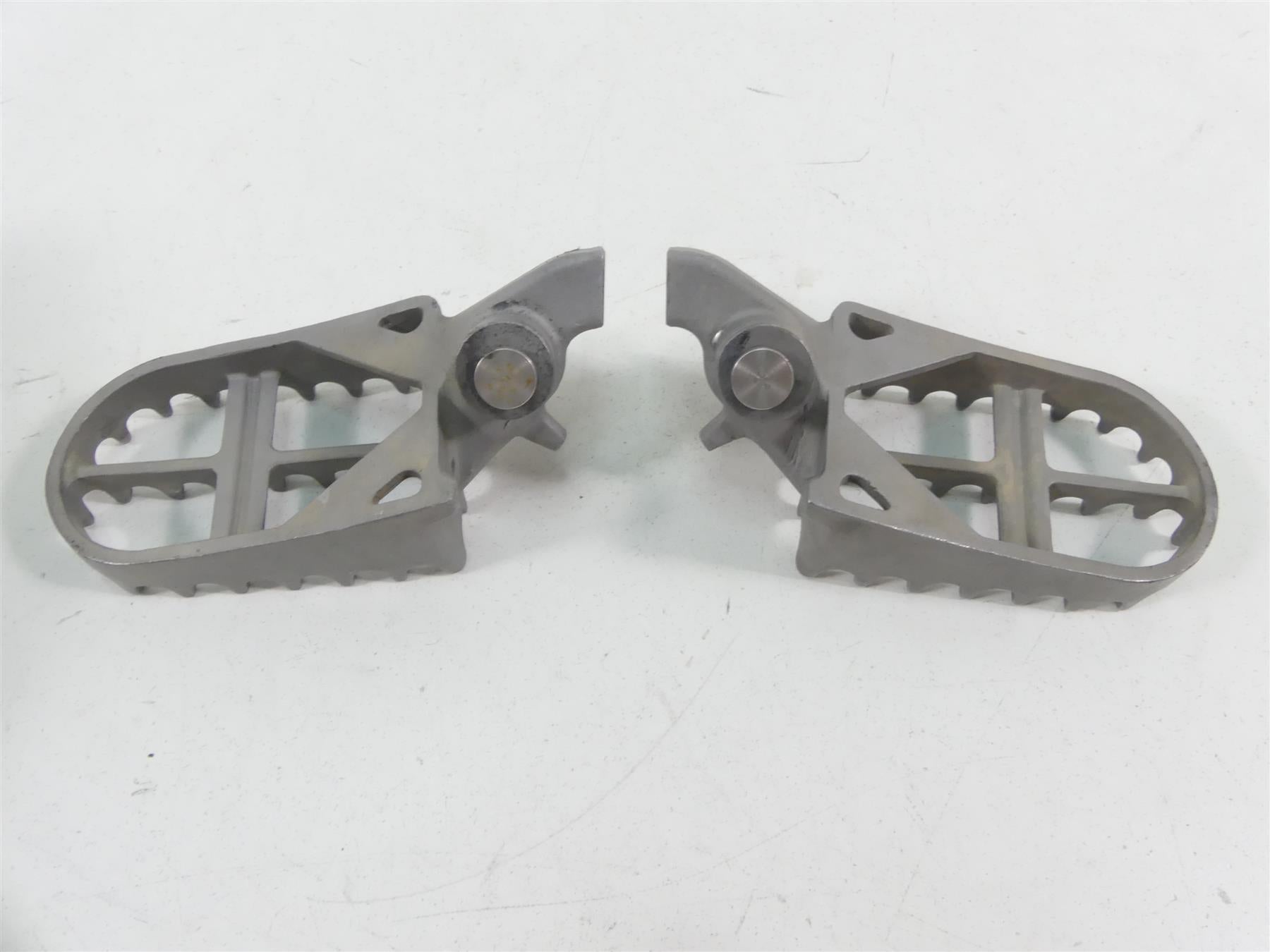 2013 BMW R1200GS K255 Adventure Front Footpeg Foot Peg Rest Set 46717694558 {{ shop.shopifyCountryName }} - Mototech271