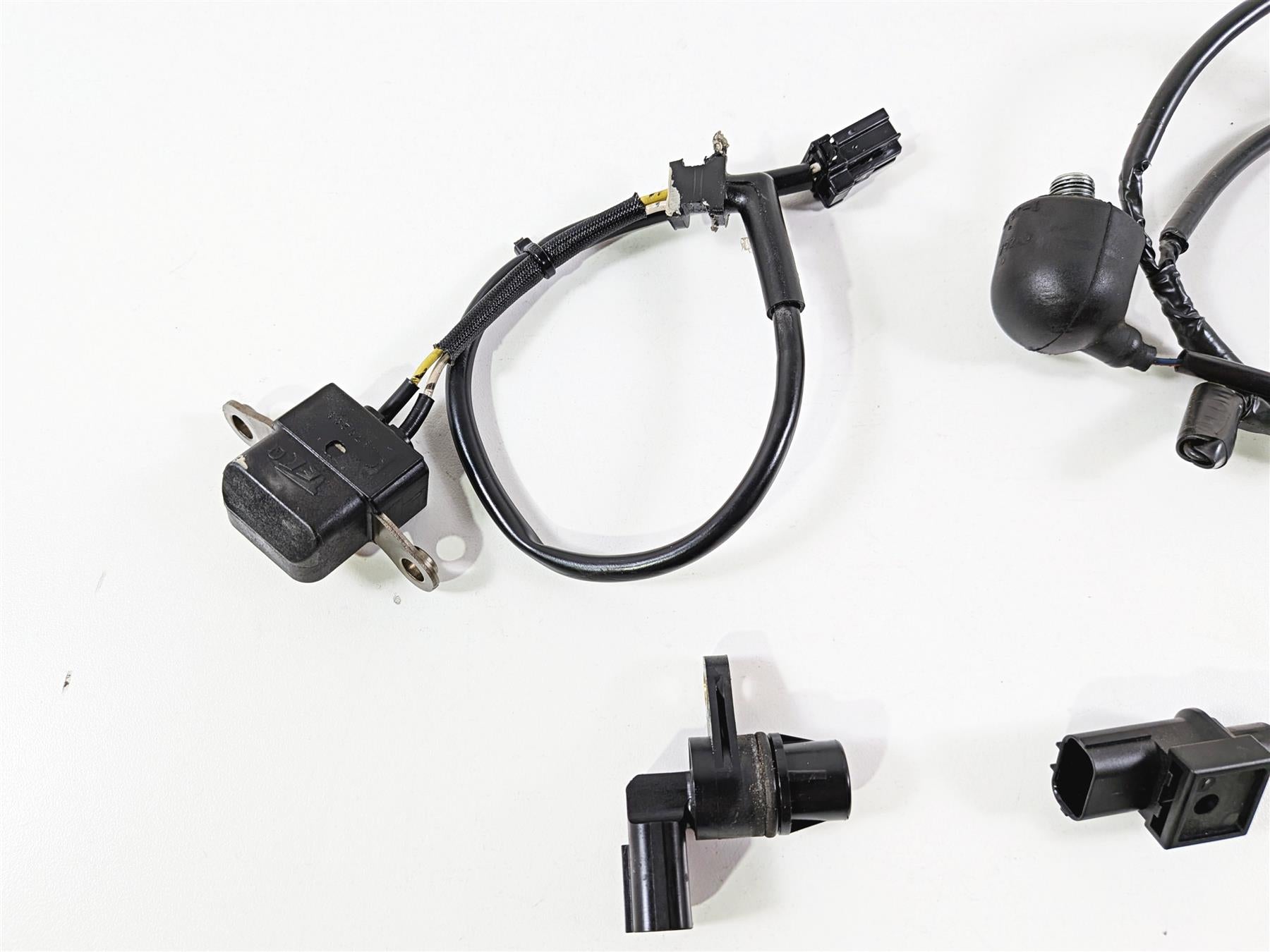 2017 Honda CBR600RR PC40 Knock Timing Crank Position Oil Pressure Sensor Set {{ shop.shopifyCountryName }} - Mototech271
