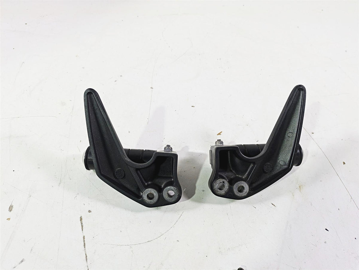 2007 Yamaha XVS1300 V-Star Tour Rear Passenger Footpeg Set 3D8-27430-00-00 {{ shop.shopifyCountryName }} - Mototech271