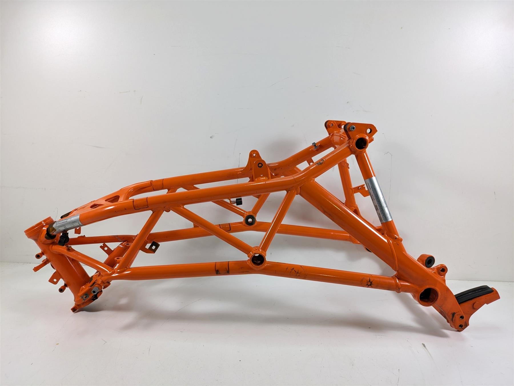 2018 KTM 1090 Adventure R Main Frame Chassis With Clean California Title - Damaged Read 60803001100EB {{ shop.shopifyCountryName }} - Mototech271