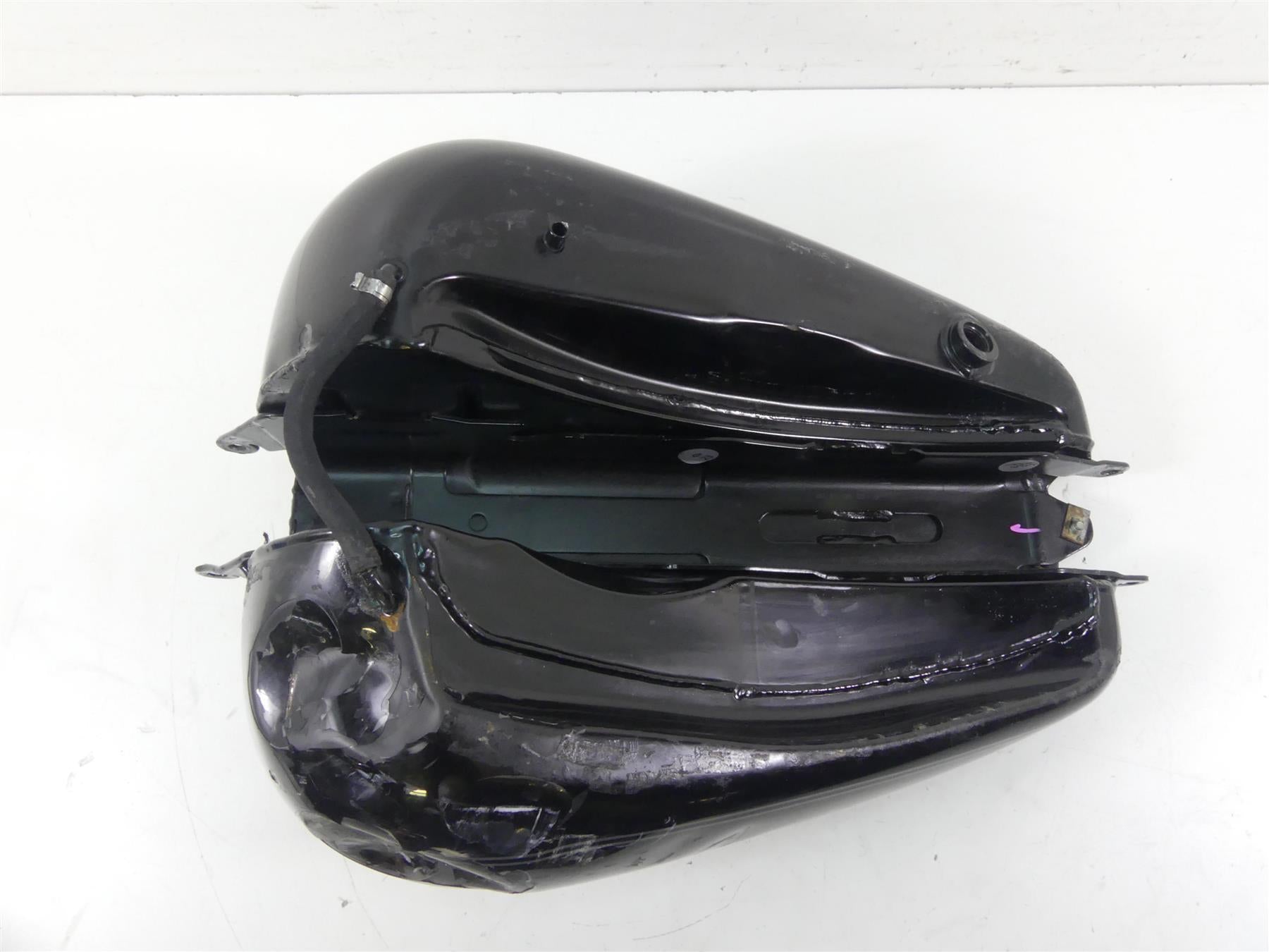 2009 Harley FXDL Dyna Low Rider Fuel Gas Petrol Tank -Dented 61593-04B {{ shop.shopifyCountryName }} - Mototech271