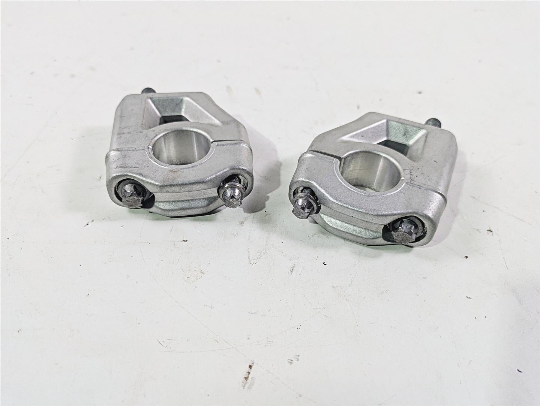 2010 BMW R1200GS K25 Handlebar Riser Holder Mount Set 28.5mm 31427718173 {{ shop.shopifyCountryName }} - Mototech271