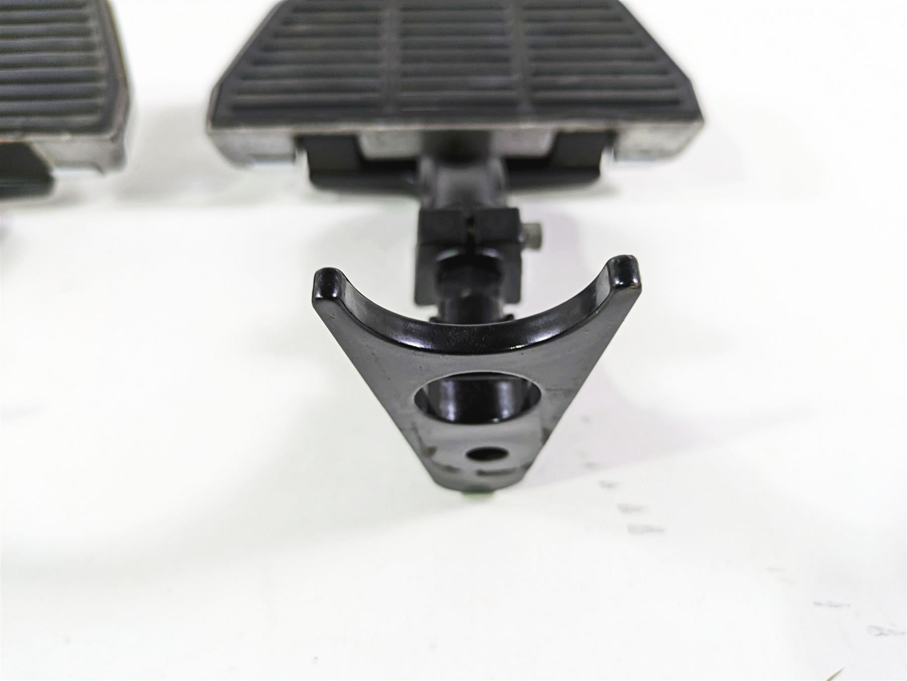 2008 Harley FLSTC Softail Heritage Rear Passenger Floorboard Kit 50602-00A {{ shop.shopifyCountryName }} - Mototech271
