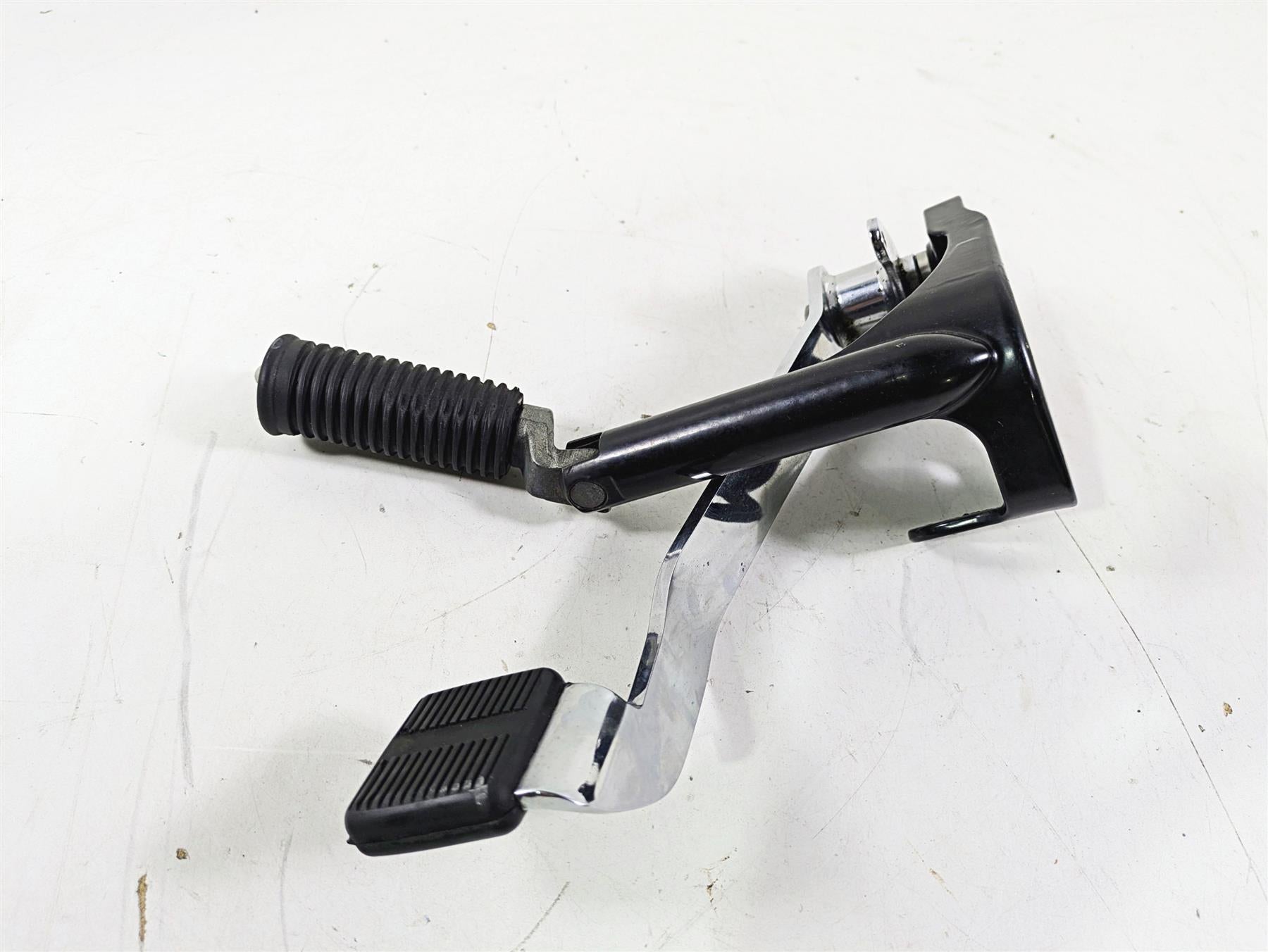 2009 Harley FXCWC Softail Rocker Right Front Footpeg Brake Pedal Set 50600027BHP {{ shop.shopifyCountryName }} - Mototech271