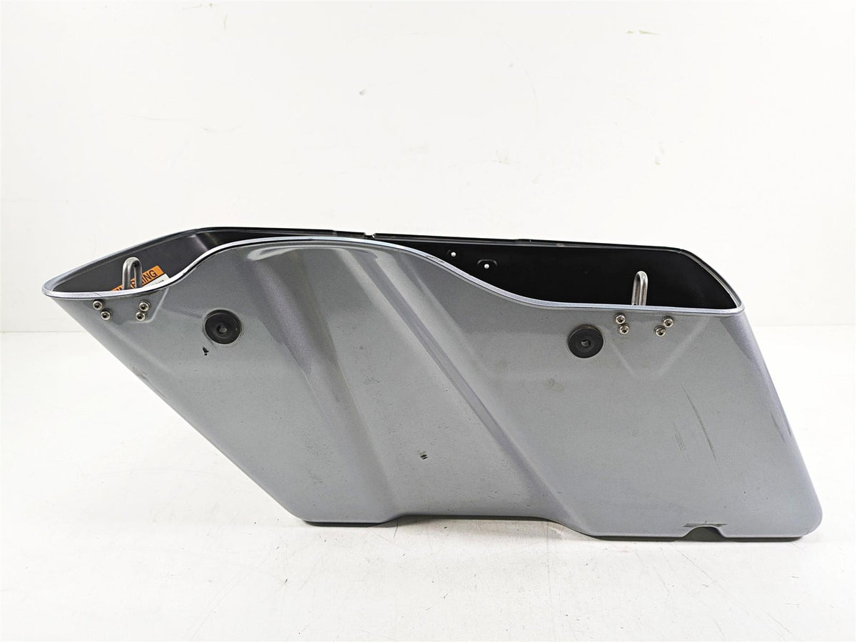 2020 Harley Touring FLHX Street Glide Right Lower Saddlebag Bottom 90200412 {{ shop.shopifyCountryName }} - Mototech271