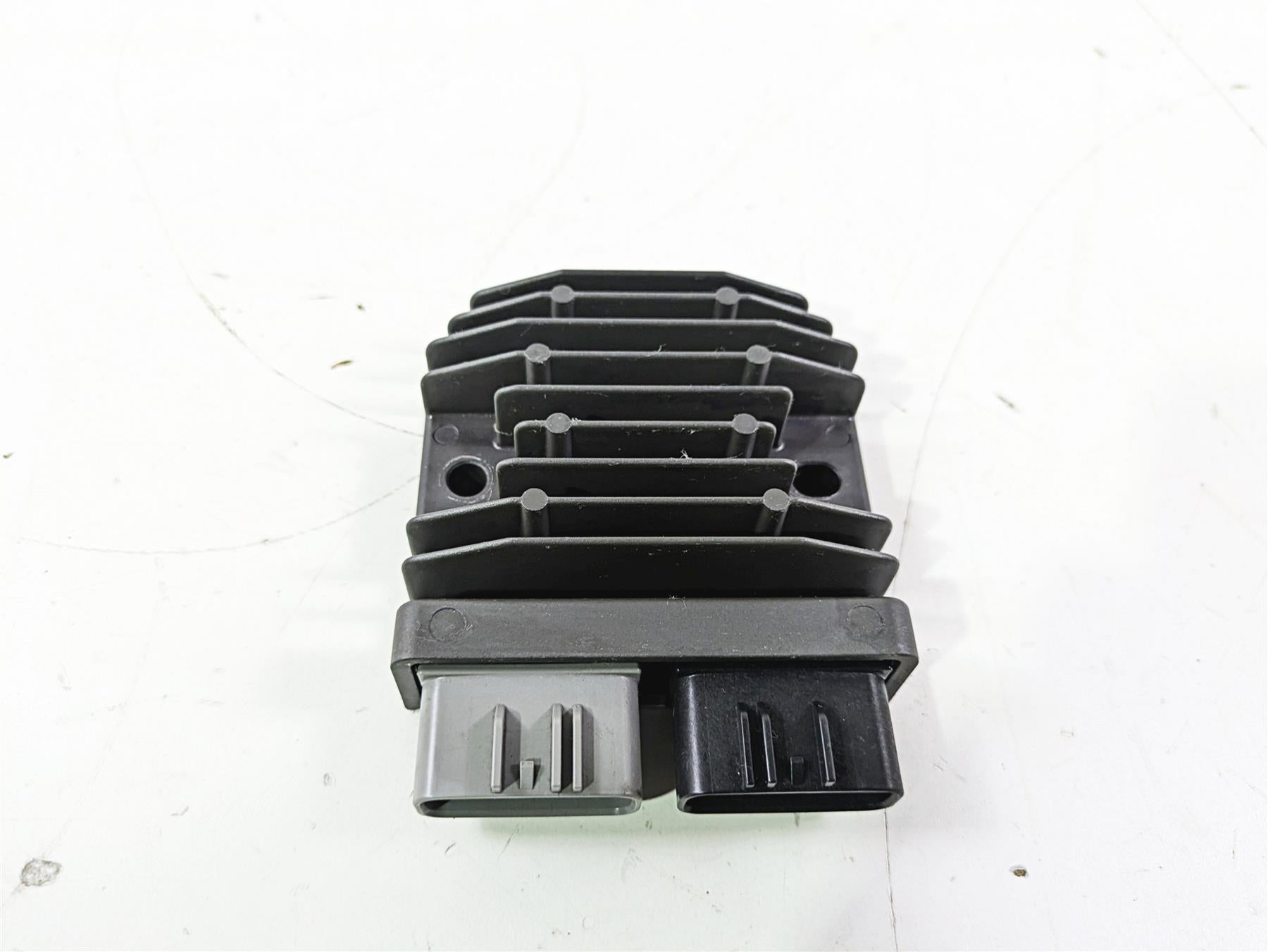 2019 Triumph Speed Triple RS 1050 Rectifier Voltage Regulator T1300675 FH020AA {{ shop.shopifyCountryName }} - Mototech271