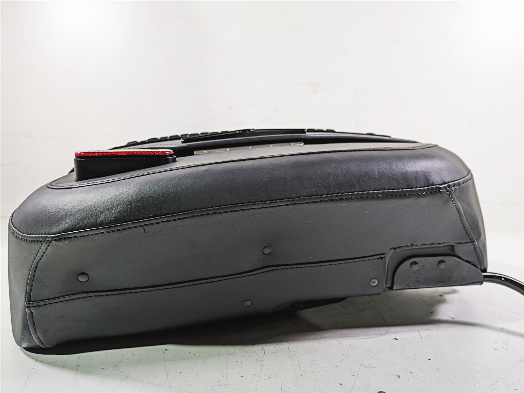 2019 Harley FLHCS Softail Heritage Right Saddle Bag Saddlebag 90201436 {{ shop.shopifyCountryName }} - Mototech271