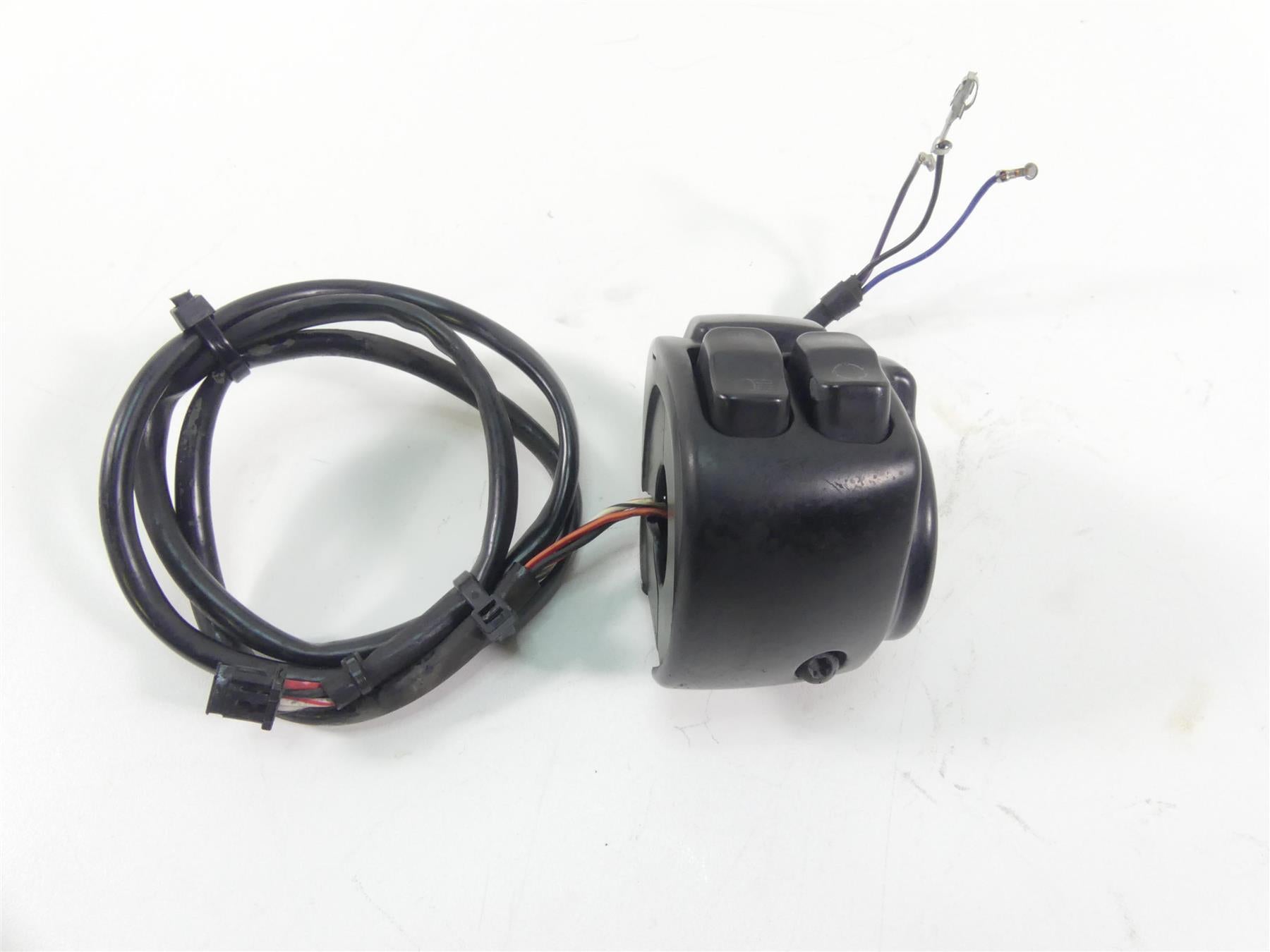2016 Harley FXDL Dyna Low Rider Left Hand Blinker Light Control Switch 71500372 {{ shop.shopifyCountryName }} - Mototech271