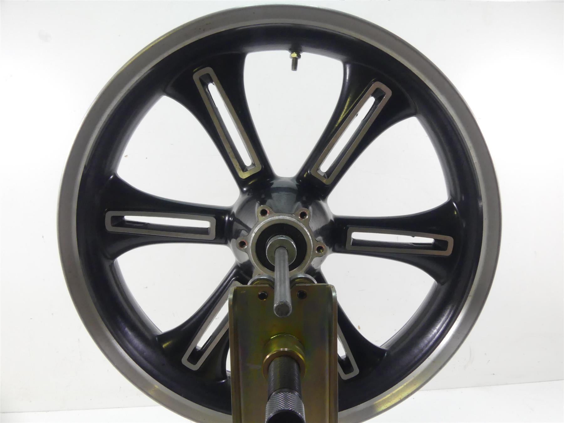 2013 Victory Cross Country Front Straight 18x3.5 Wheel Rim 1521383 {{ shop.shopifyCountryName }} - Mototech271