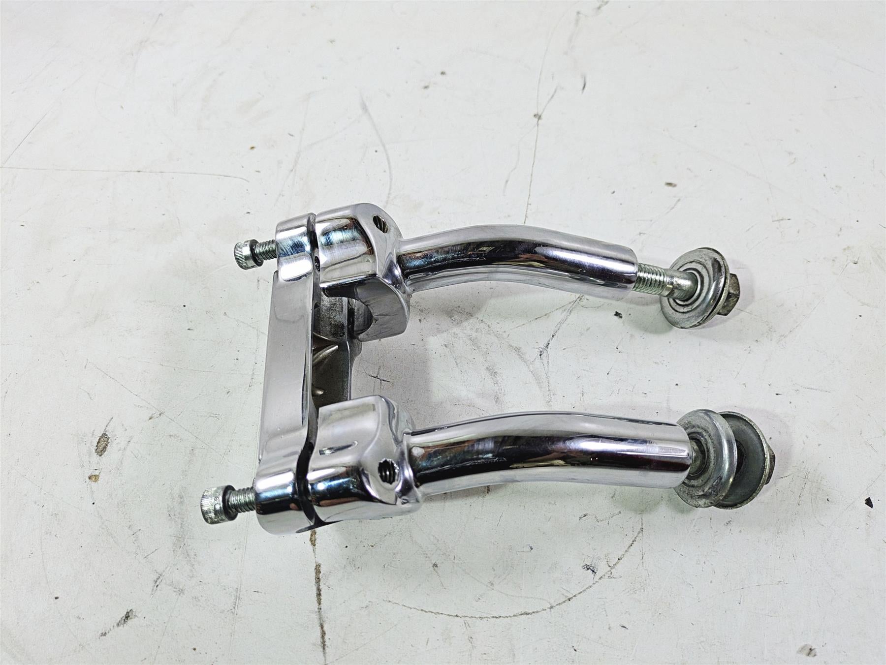 2004 Harley Softail FLSTF Fat Boy Handlebar Riser Holder Set 56567-86B {{ shop.shopifyCountryName }} - Mototech271