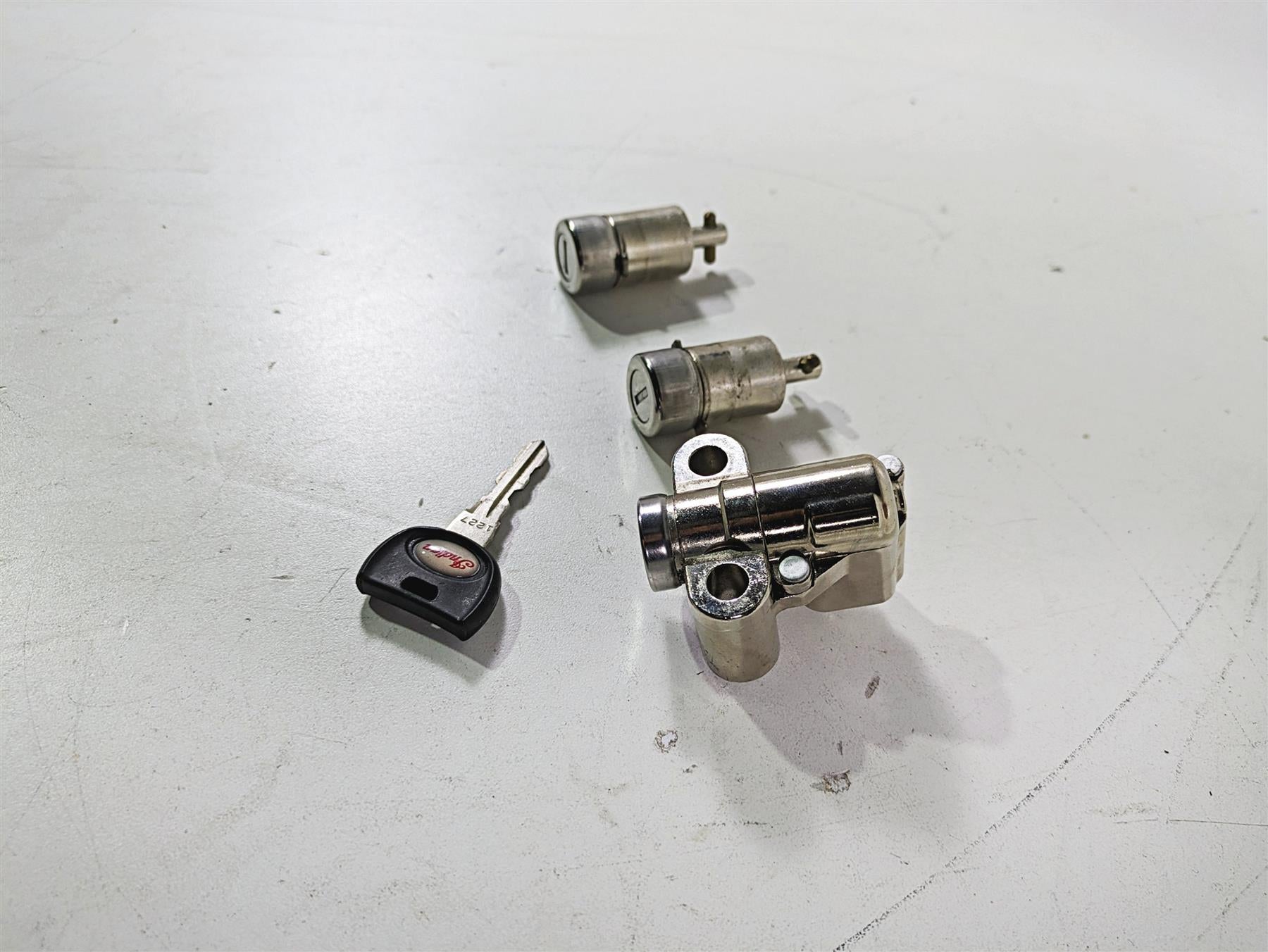 2018 Indian Chieftain Dark Horse Steering & Saddle Bag Lock & Key Set 2635146 {{ shop.shopifyCountryName }} - Mototech271