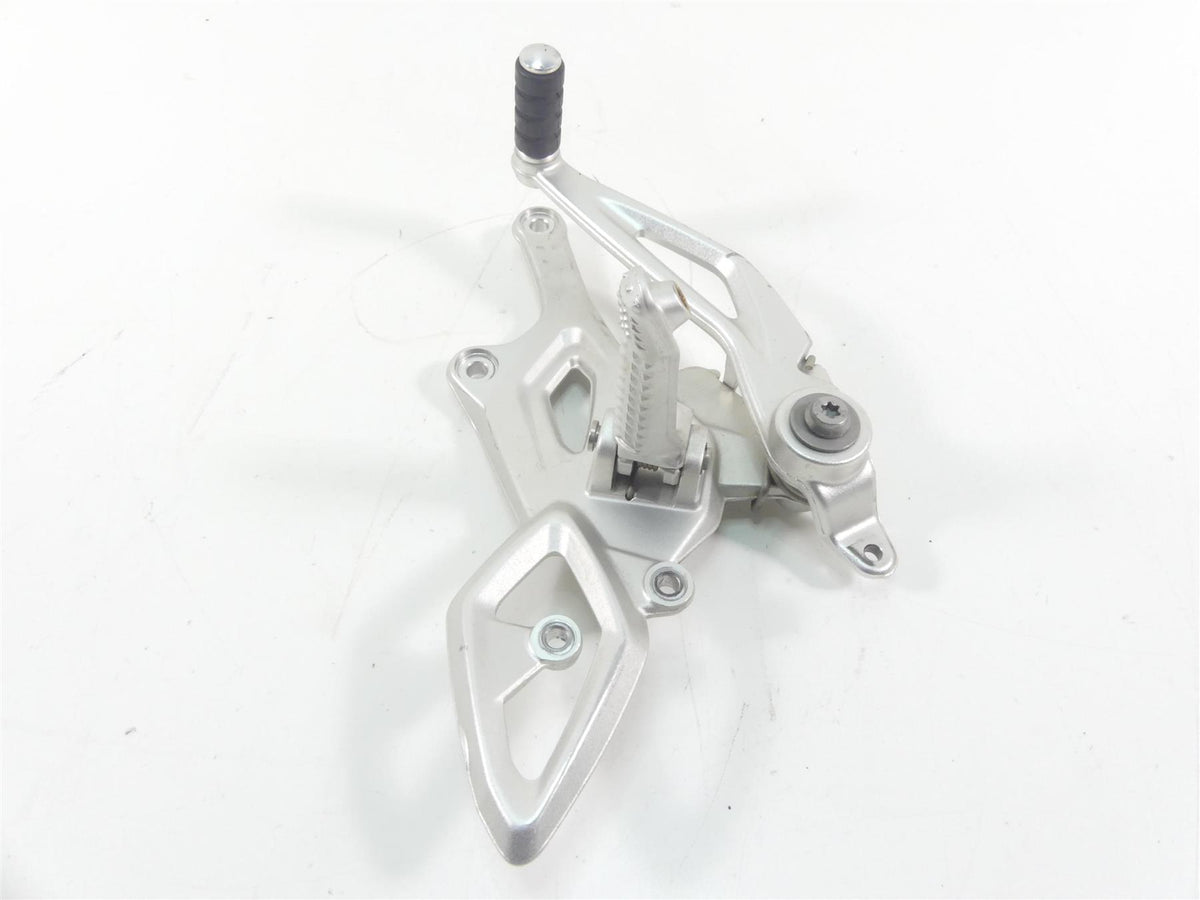 2017 BMW RnineT Racer K32 Right Front Footpeg Foot Peg & Brake Pedal 46718558798 {{ shop.shopifyCountryName }} - Mototech271