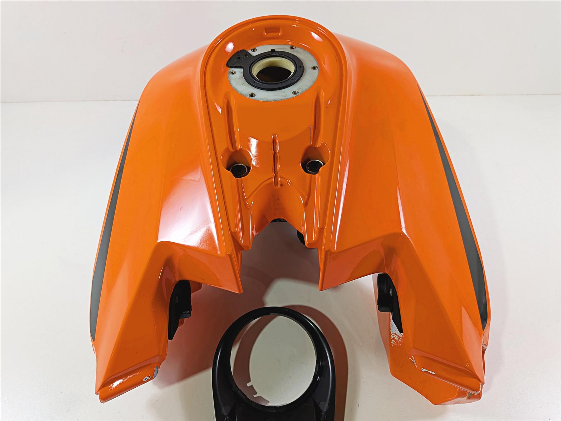 2015 KTM 1290 R Super Duke Fuel Gas Petrol Tank & Upper Cover 6130701304430A-Mototech271