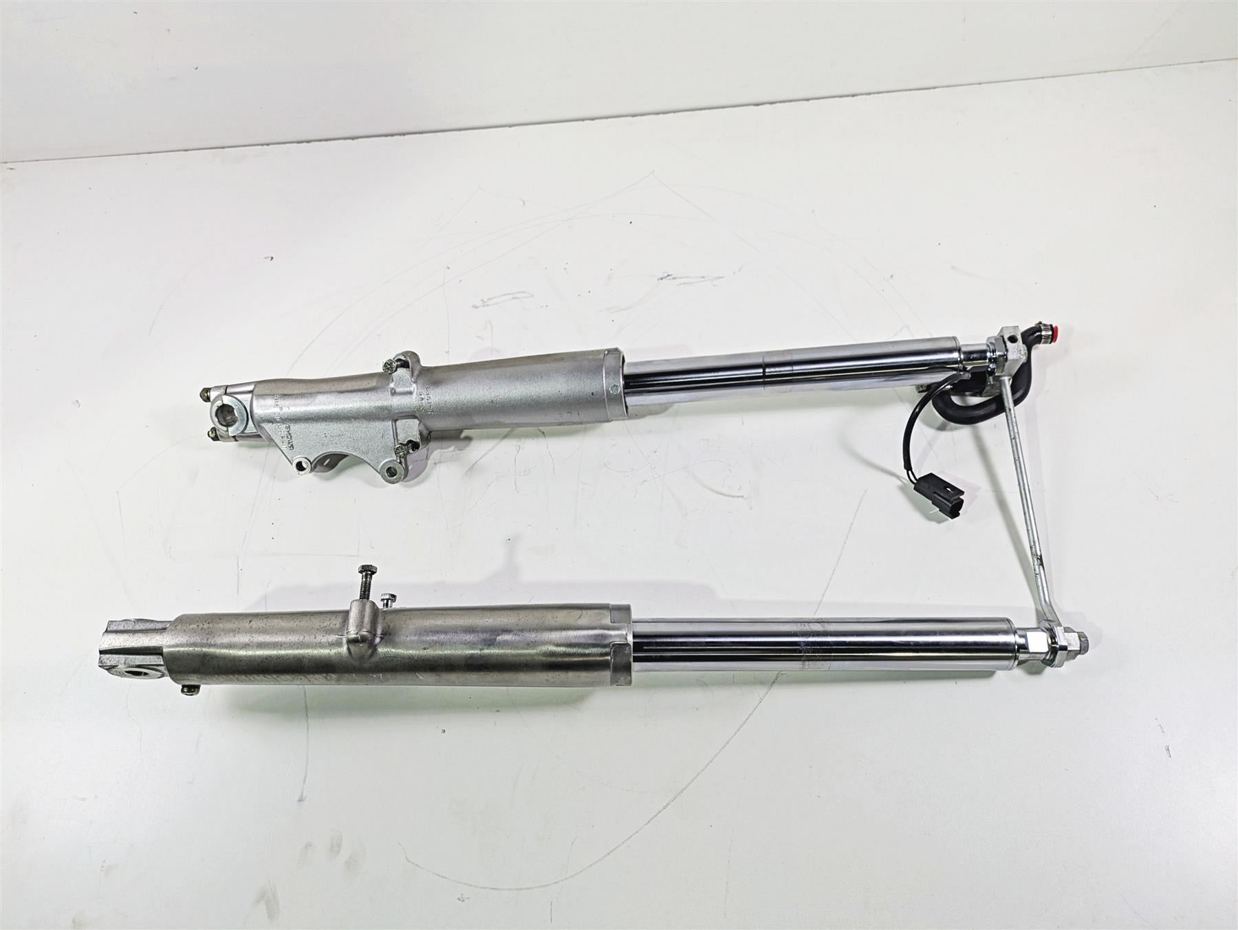 1996 Harley Touring FLHTCUI Electra Glide Straight Showa Front Forks 45863-84 {{ shop.shopifyCountryName }} - Mototech271