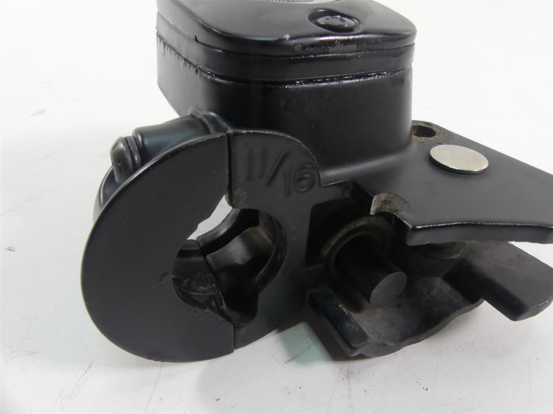 2014 Harley FXDF Dyna Fat Bob Front Brake Master Cylinder 11/16" 45170-08F {{ shop.shopifyCountryName }} - Mototech271
