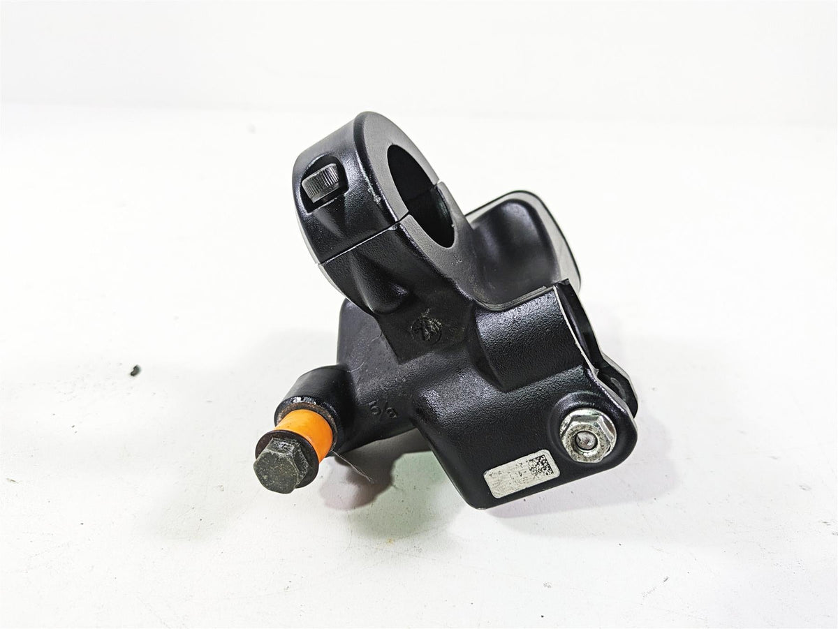 2018 Indian Chieftain Dark Horse Front Brake Master Cylinder 5/8" 1912865 {{ shop.shopifyCountryName }} - Mototech271