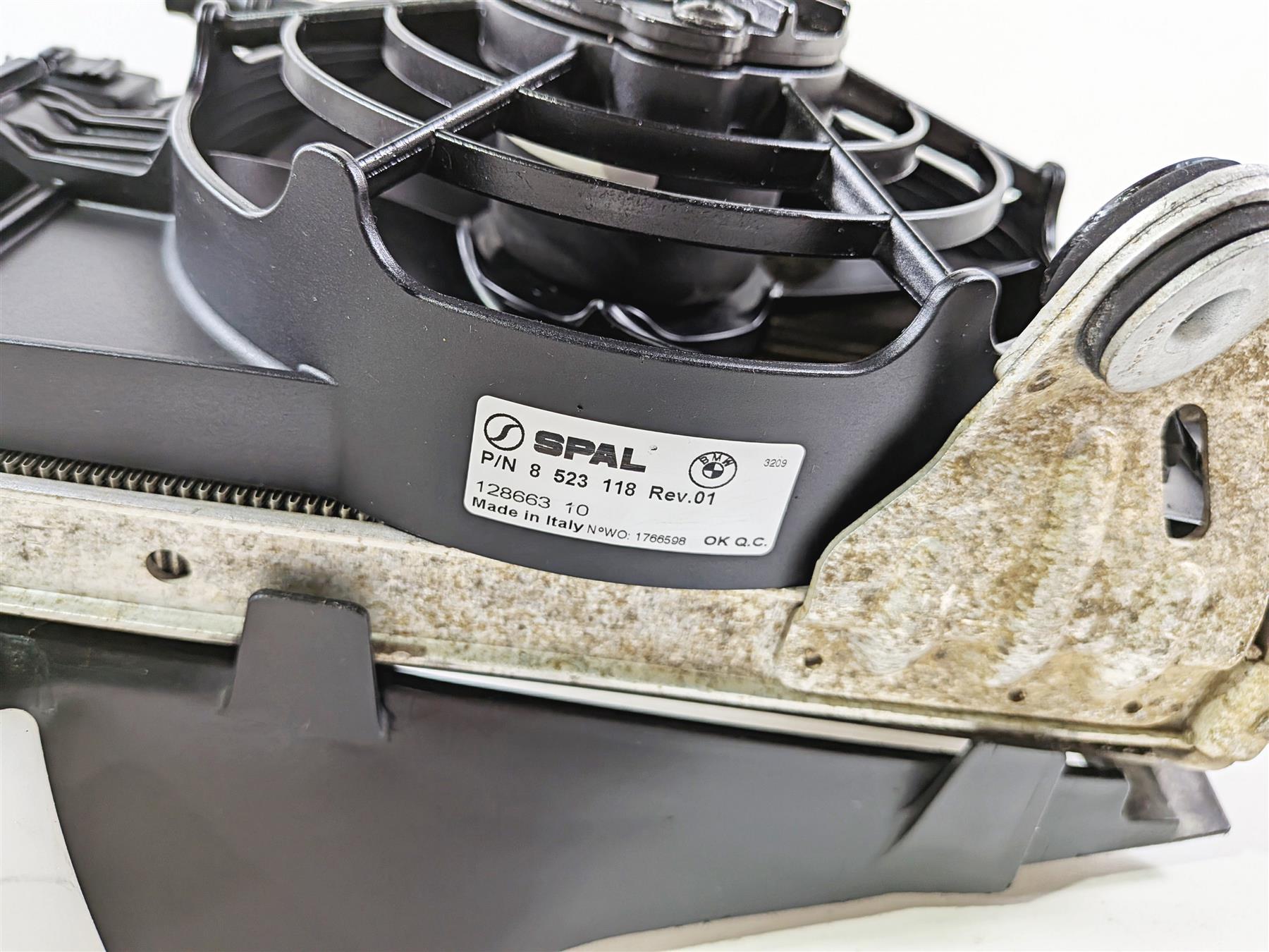 2015 BMW R1200GS K50 Right Left Radiator Fan & Covers -No Leaks 17118546416 {{ shop.shopifyCountryName }} - Mototech271