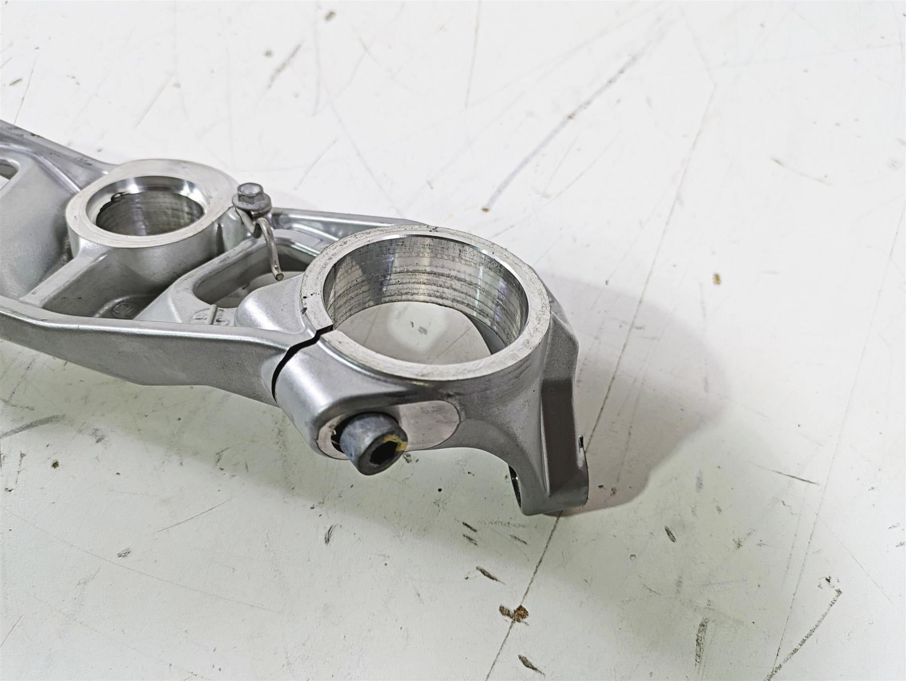 2021 Aprilia RS660 Upper Triple Tree Steering Clamp 2B005253 {{ shop.shopifyCountryName }} - Mototech271