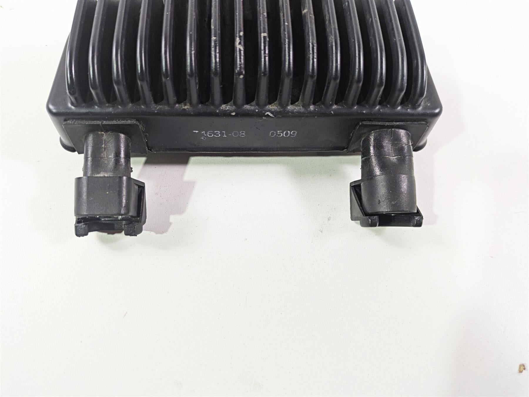 2009 Harley FXDC Dyna Super Glide Rectifier Voltage Regulator 74631-08A {{ shop.shopifyCountryName }} - Mototech271
