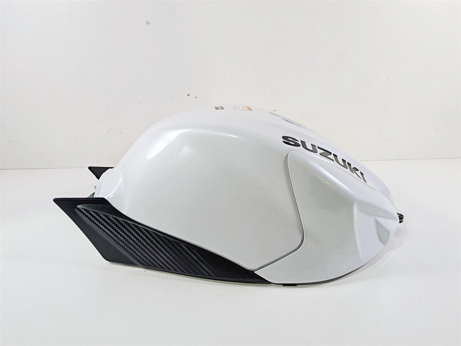 2024 Suzuki GSXR600 Fuel Gas Petrol Tank & Covers White - Nice 44100-14JJ0 {{ shop.shopifyCountryName }} - Mototech271