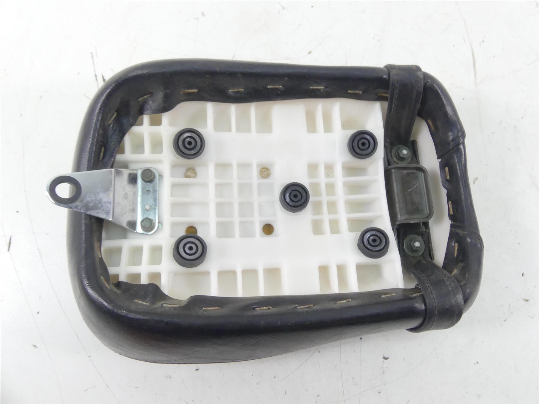 2002 Yamaha XVS1100 V-Star Rear Passenger Pillion Seat Saddle 5KS-24750-00-00 {{ shop.shopifyCountryName }} - Mototech271