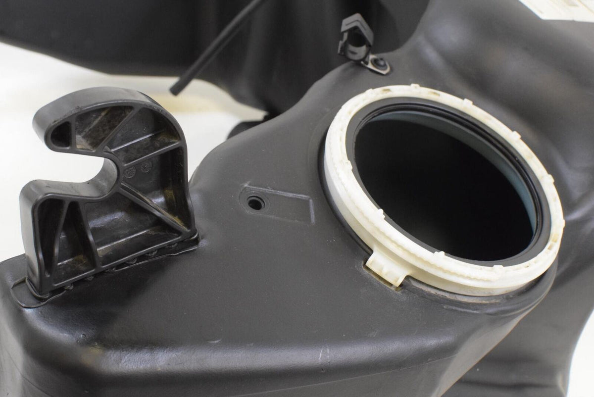 09 BMW R1200RT R1200 RT K26 Fuel Gas Petrol Tank Reservoir 16117699596 {{ shop.shopifyCountryName }} - Mototech271