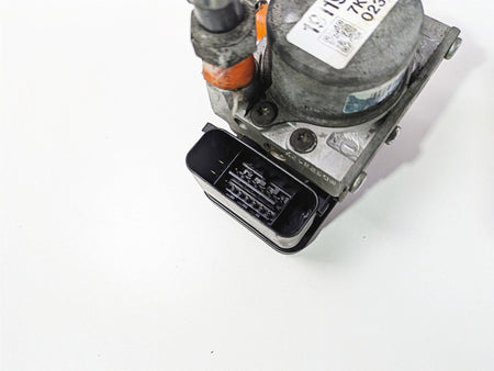 2018 Indian Springfield Dark Horse Abs Brake Pump Pressure Module 2204981 {{ shop.shopifyCountryName }} - Mototech271