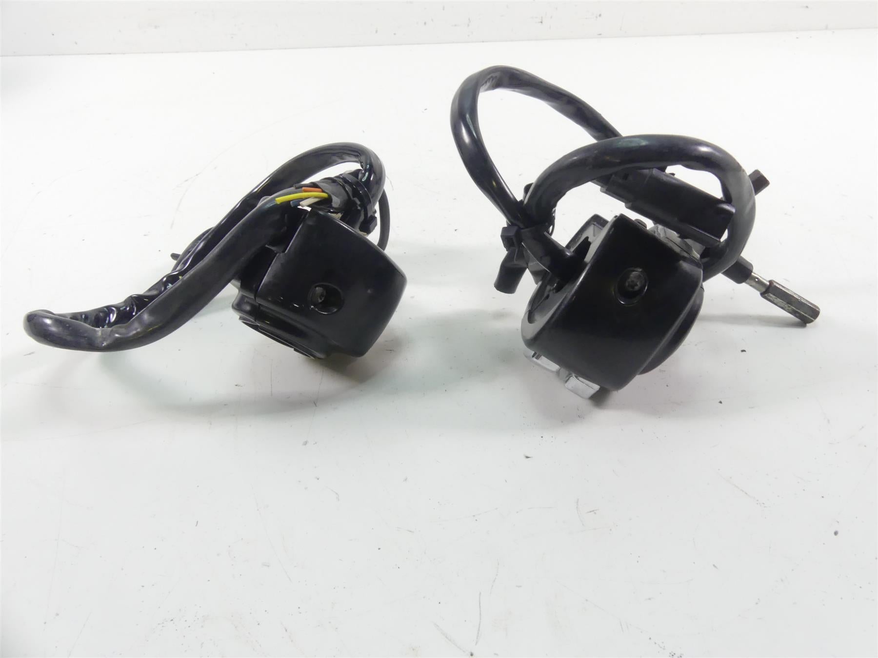 2008 Harley FXCWC Softail Rocker C Left Right Hand Control Switch Set 71682-06A {{ shop.shopifyCountryName }} - Mototech271