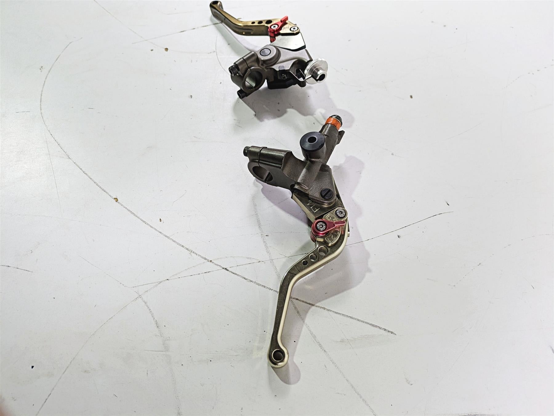 2005 Kawasaki ZX1000 ZX10R Ninja Clutch Perch & Master Cylinder -Read 43015-0031 {{ shop.shopifyCountryName }} - Mototech271