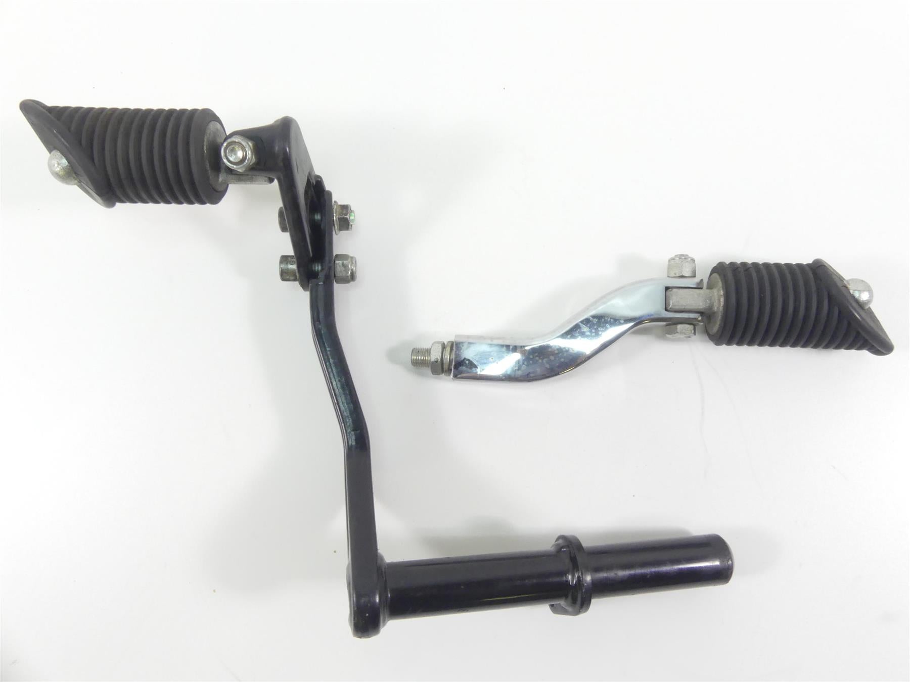 1999 Harley Dyna FXDL Low Rider Rear Passenger Foot Peg Rest Set 52740-94A {{ shop.shopifyCountryName }} - Mototech271