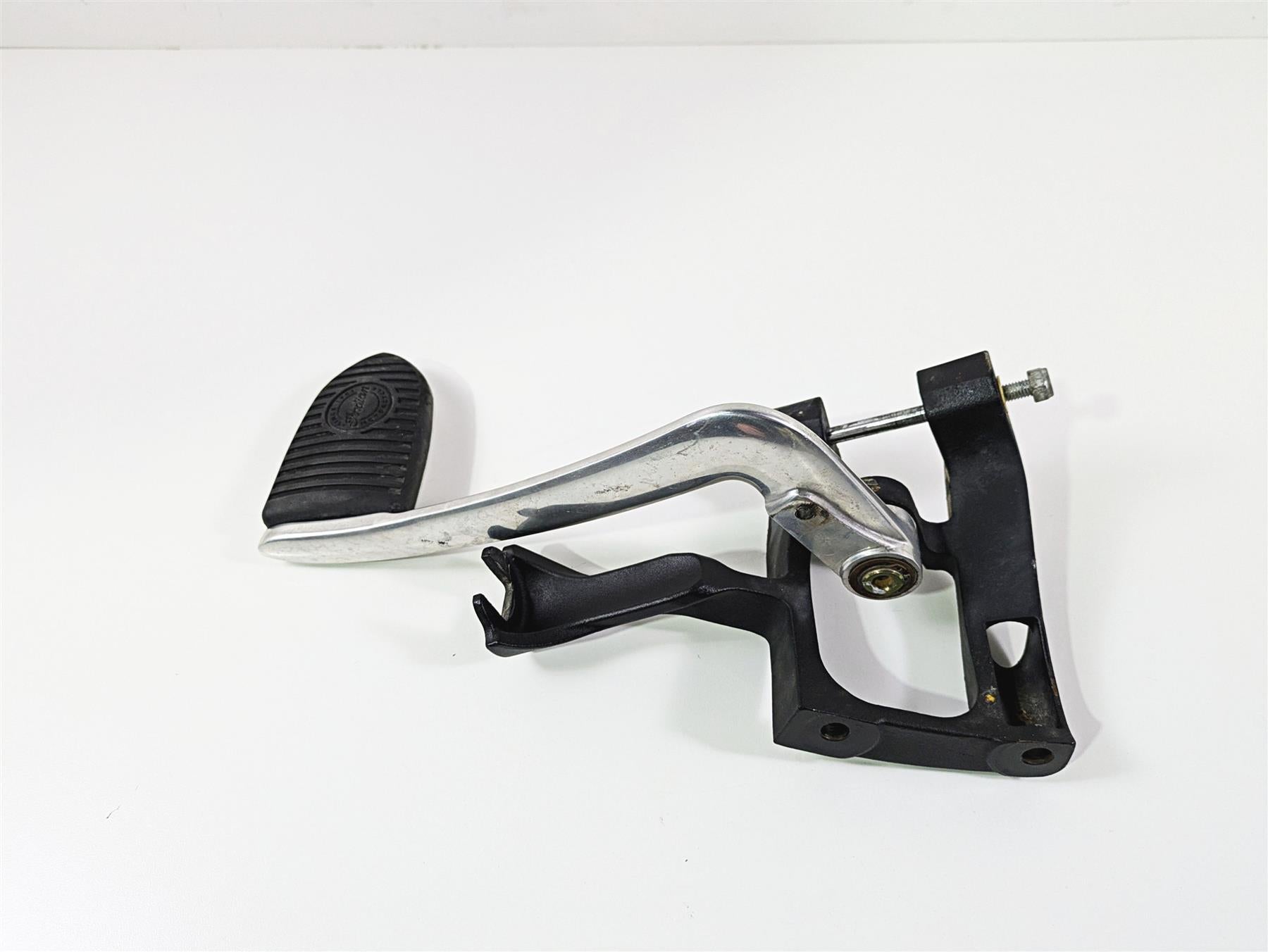 2016 Indian Chief Classic Left Front Floor Board Mount & Brake Pedal 1019864 {{ shop.shopifyCountryName }} - Mototech271