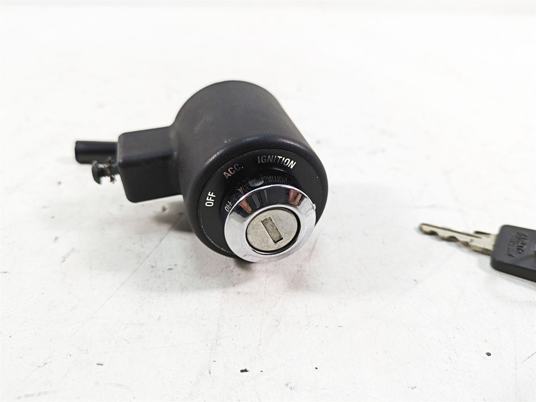 2007 Harley Sportster XL1200 C Ignition Switch + Key 71441-94 {{ shop.shopifyCountryName }} - Mototech271