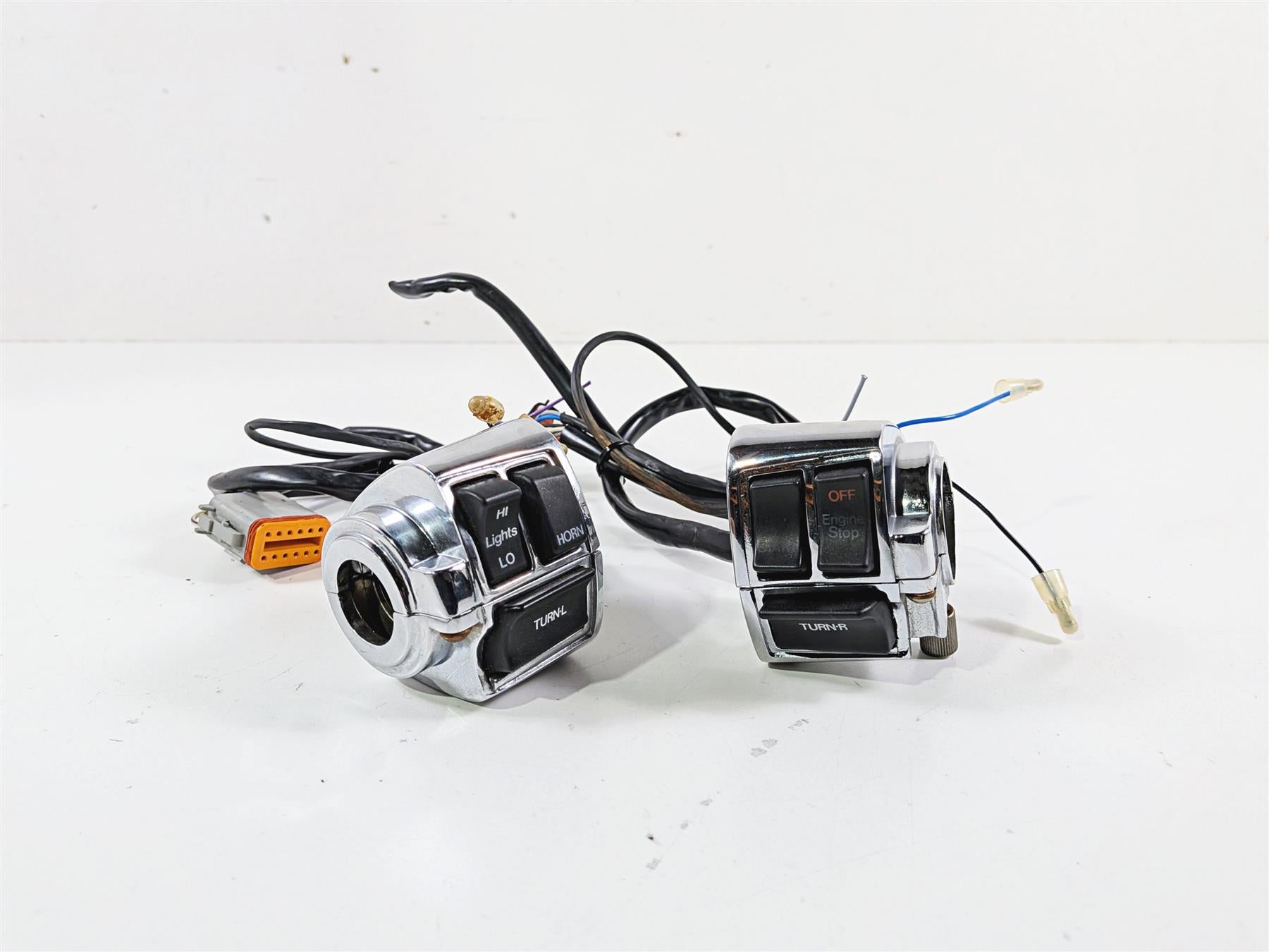 1995 Harley XL883 Sportster Hugger L+R Chrome Control Switches 70218-87 70219-87 {{ shop.shopifyCountryName }} - Mototech271