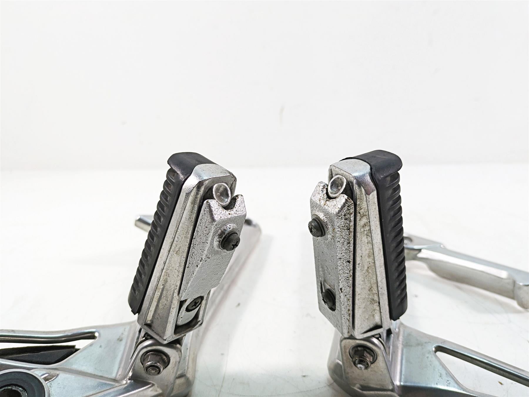 2002 Yamaha FZ1 FZS1000 Fazer Rear Passenger Footpeg Set 5LV-27430-01-00 {{ shop.shopifyCountryName }} - Mototech271
