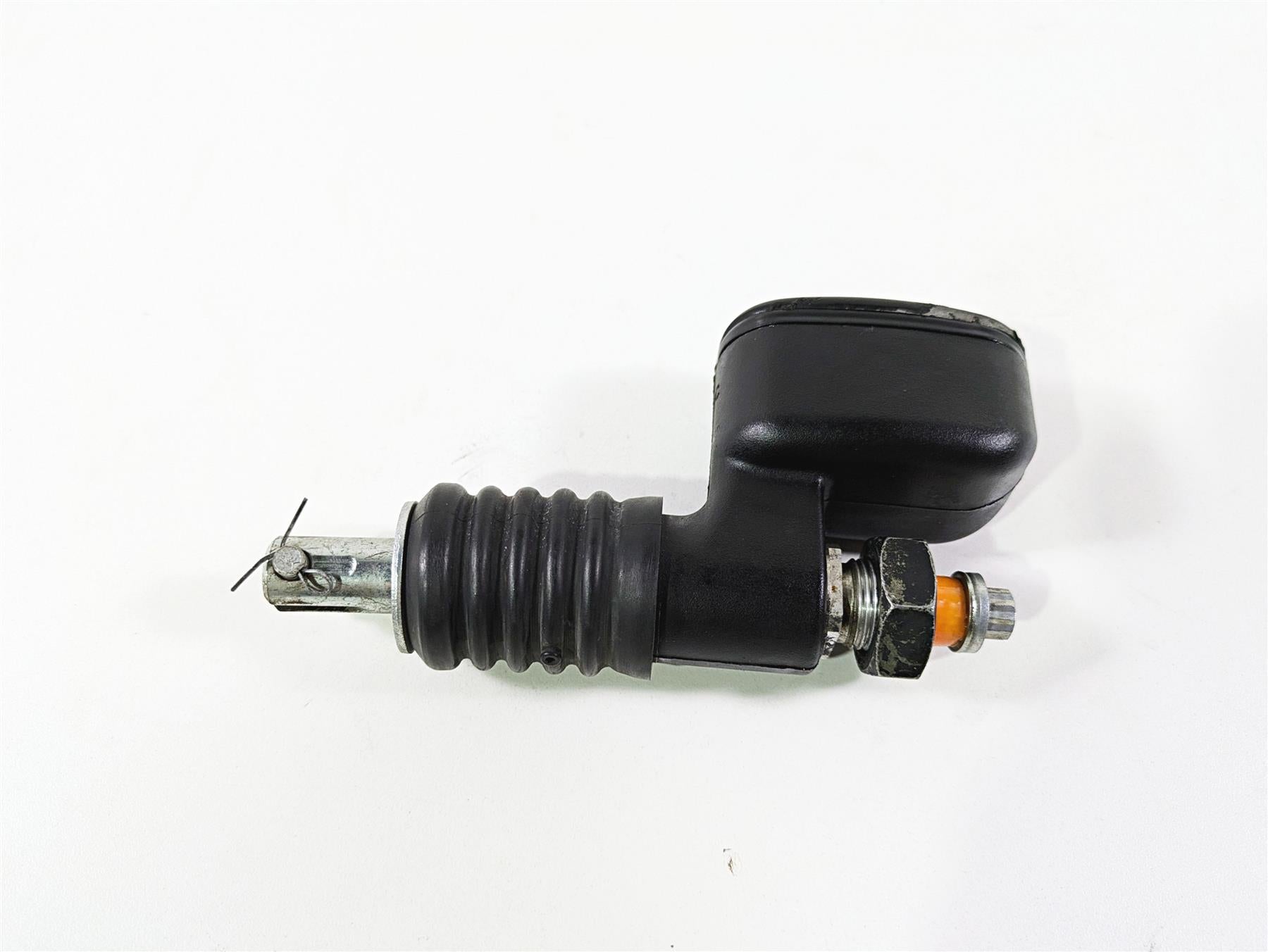 2009 Harley FLSTSB Cross Bones Rear Brake Master Cylinder 41767-05E {{ shop.shopifyCountryName }} - Mototech271