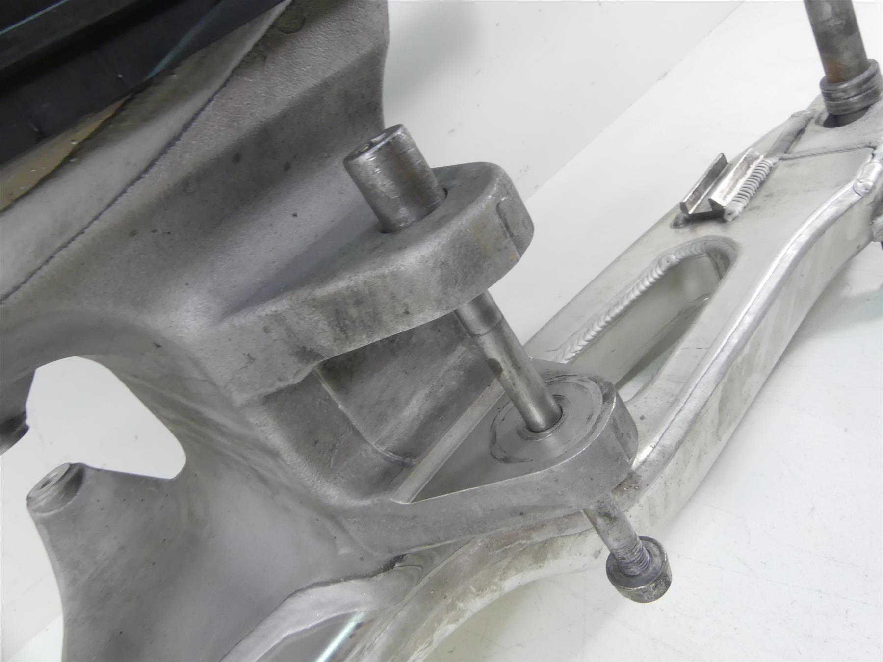 2004 Honda CBR1000RR SC57 Unit Pro-Link Swingarm Swing Arm 52200-MEL-505 {{ shop.shopifyCountryName }} - Mototech271