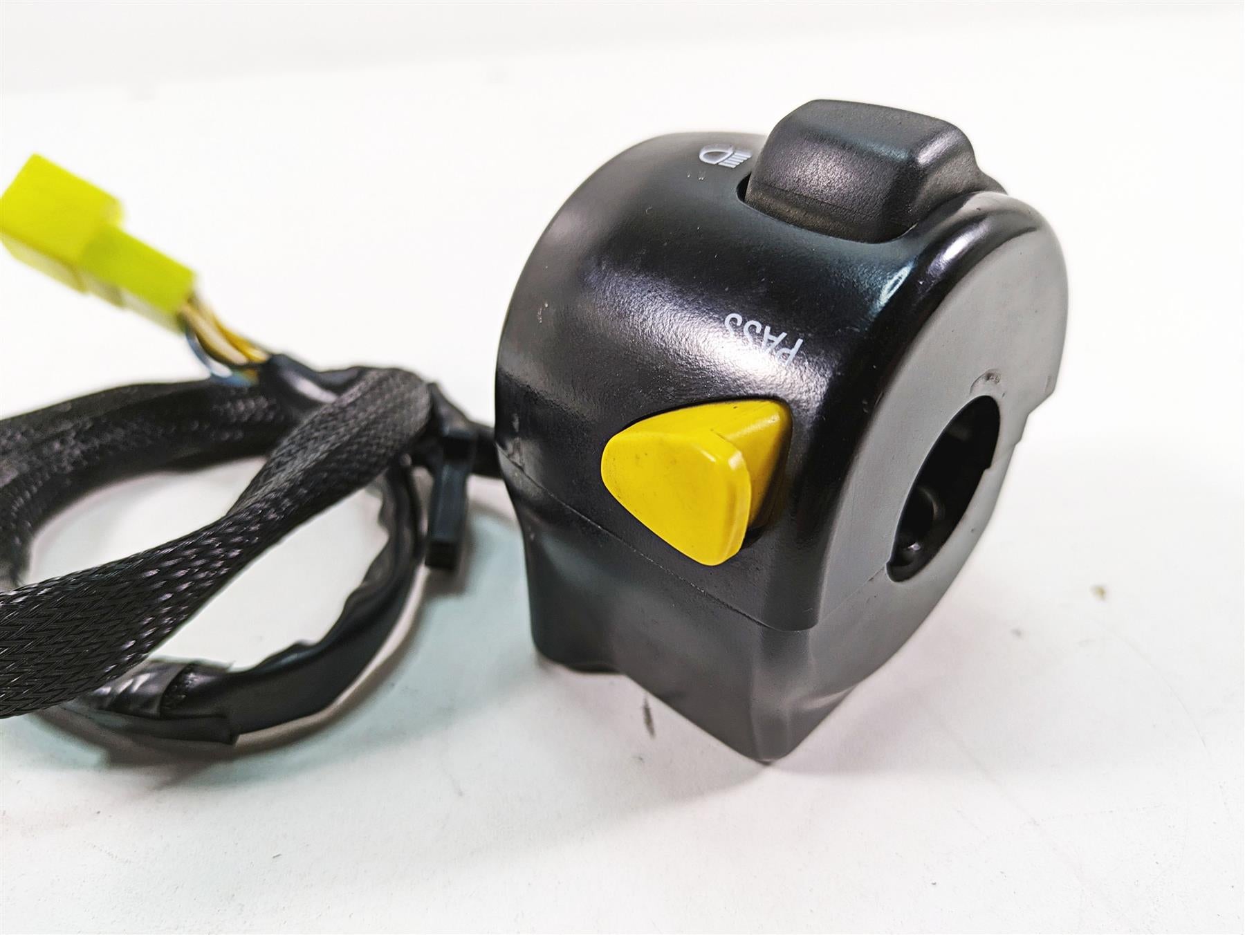 2016 Suzuki M109R VZR1800 Left Hand Turn Signal Control Switch 37400-48GB0 {{ shop.shopifyCountryName }} - Mototech271