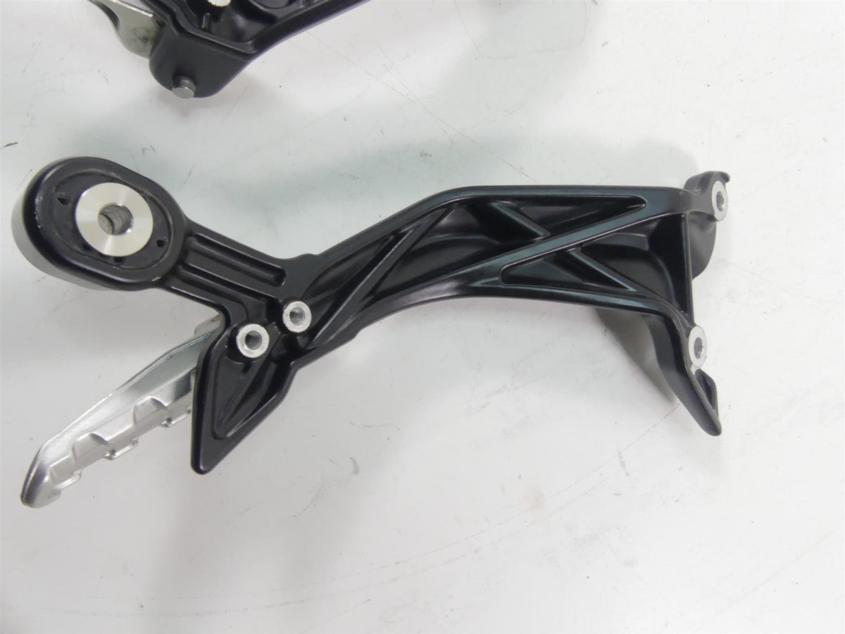 2022 Indian FTR1200 S Rear Passenger Footpeg Foot Peg Bracket Set 1024090 {{ shop.shopifyCountryName }} - Mototech271